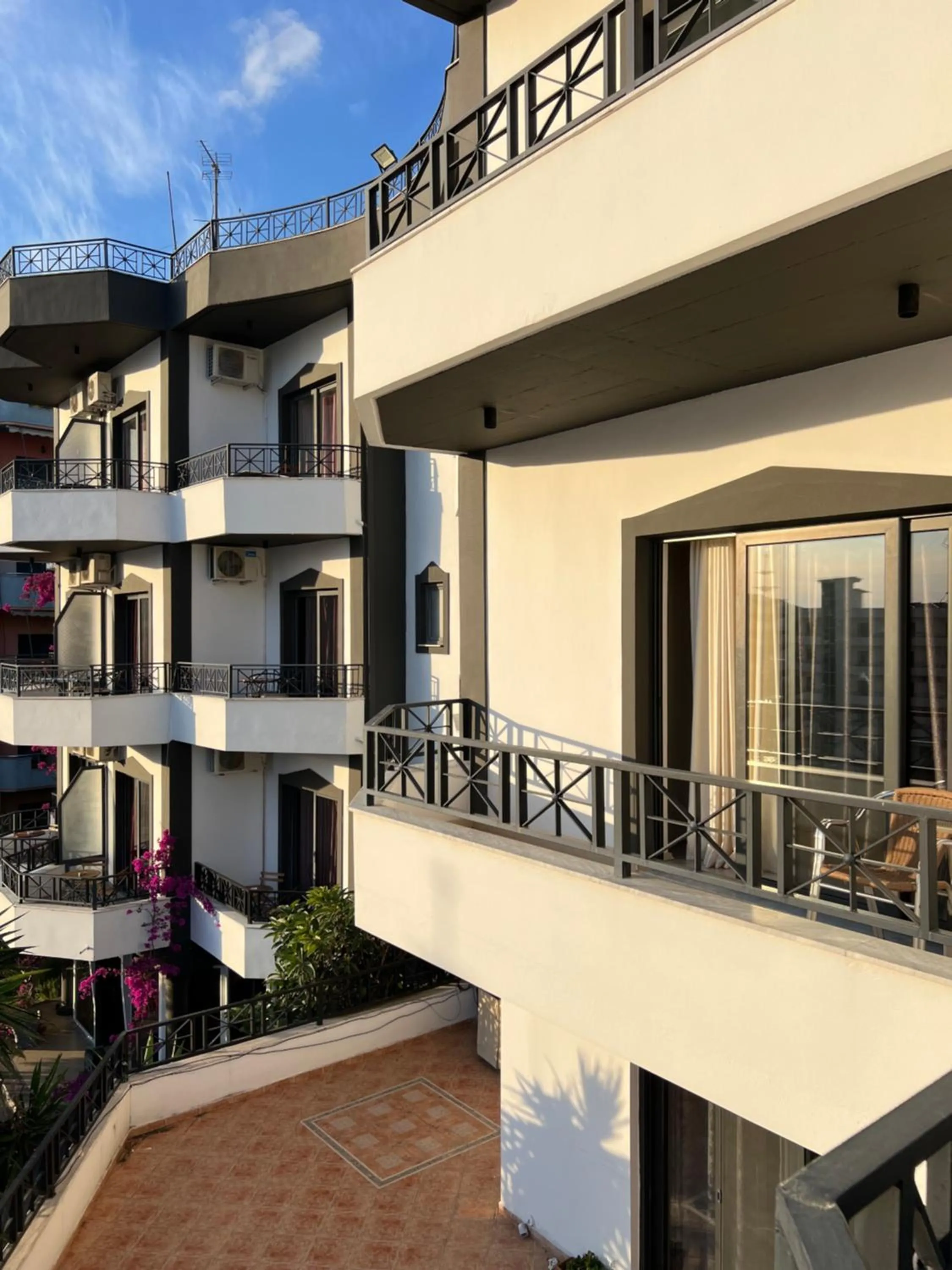 Privé City Hotel