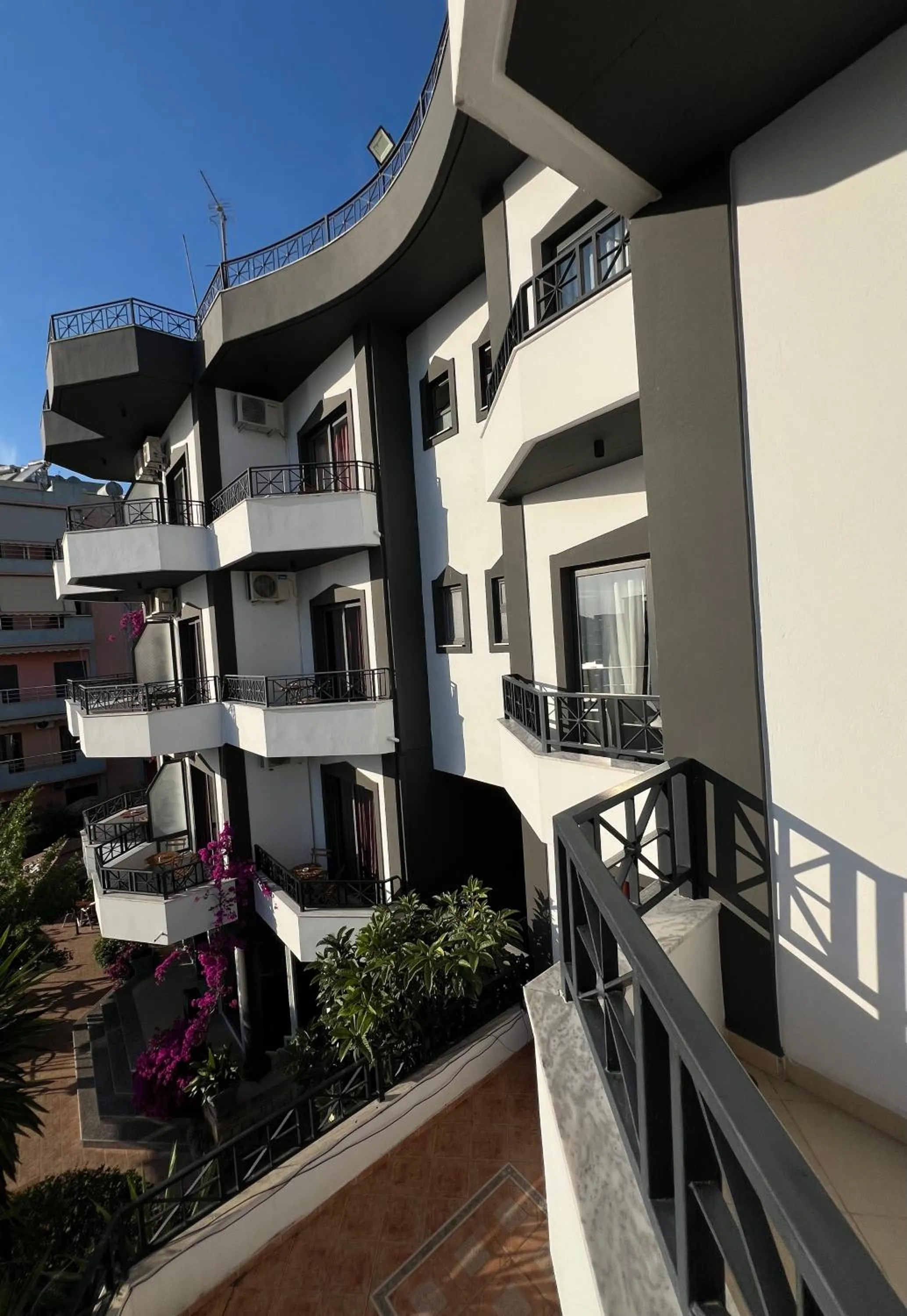 Privé City Hotel