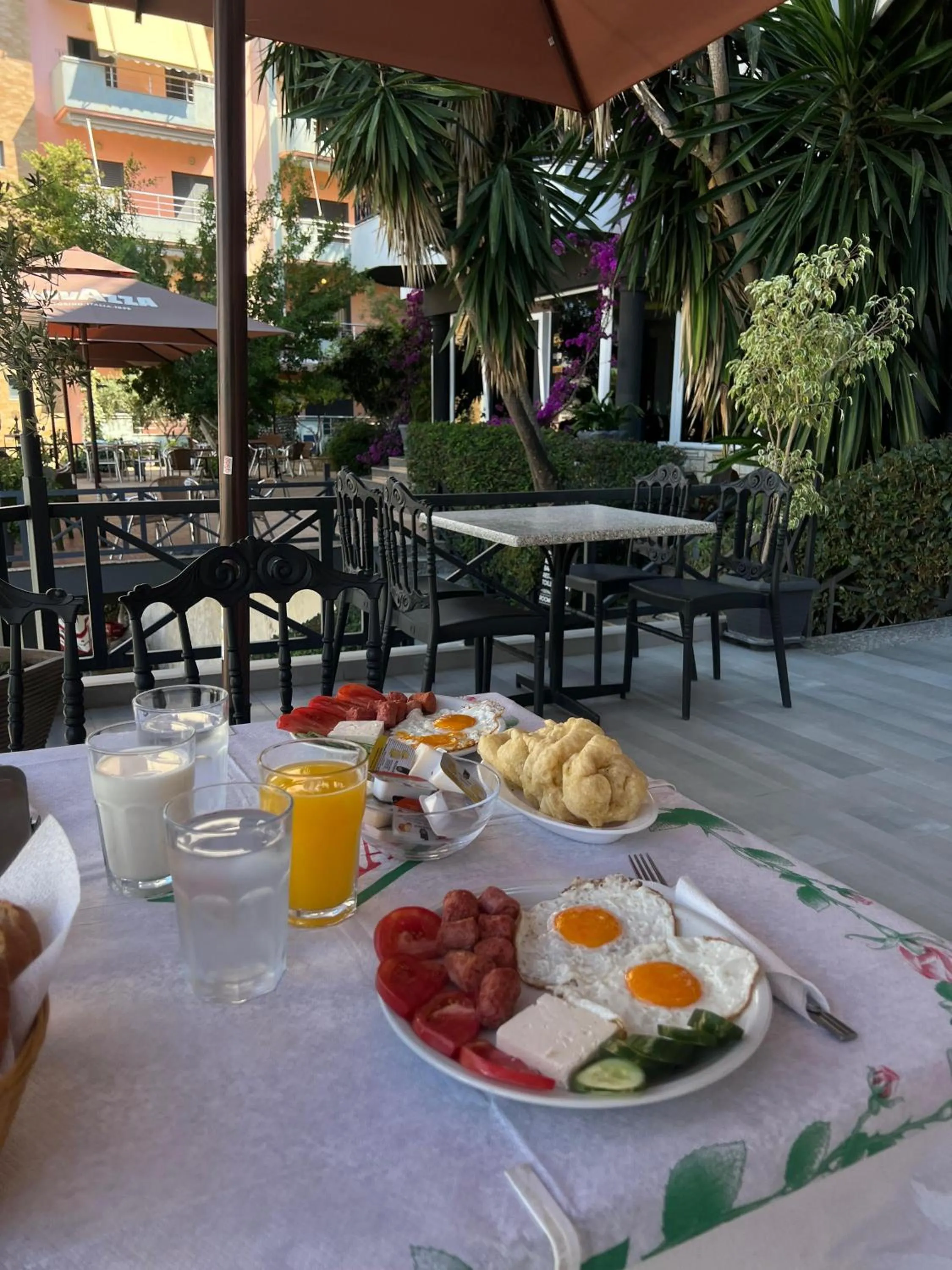 Privé City Hotel