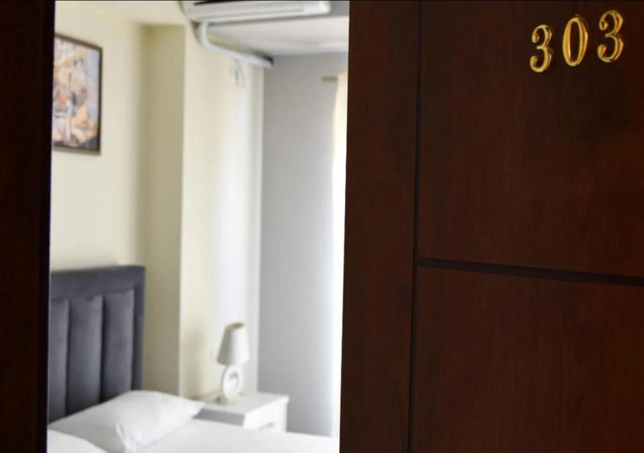 Privé City Hotel