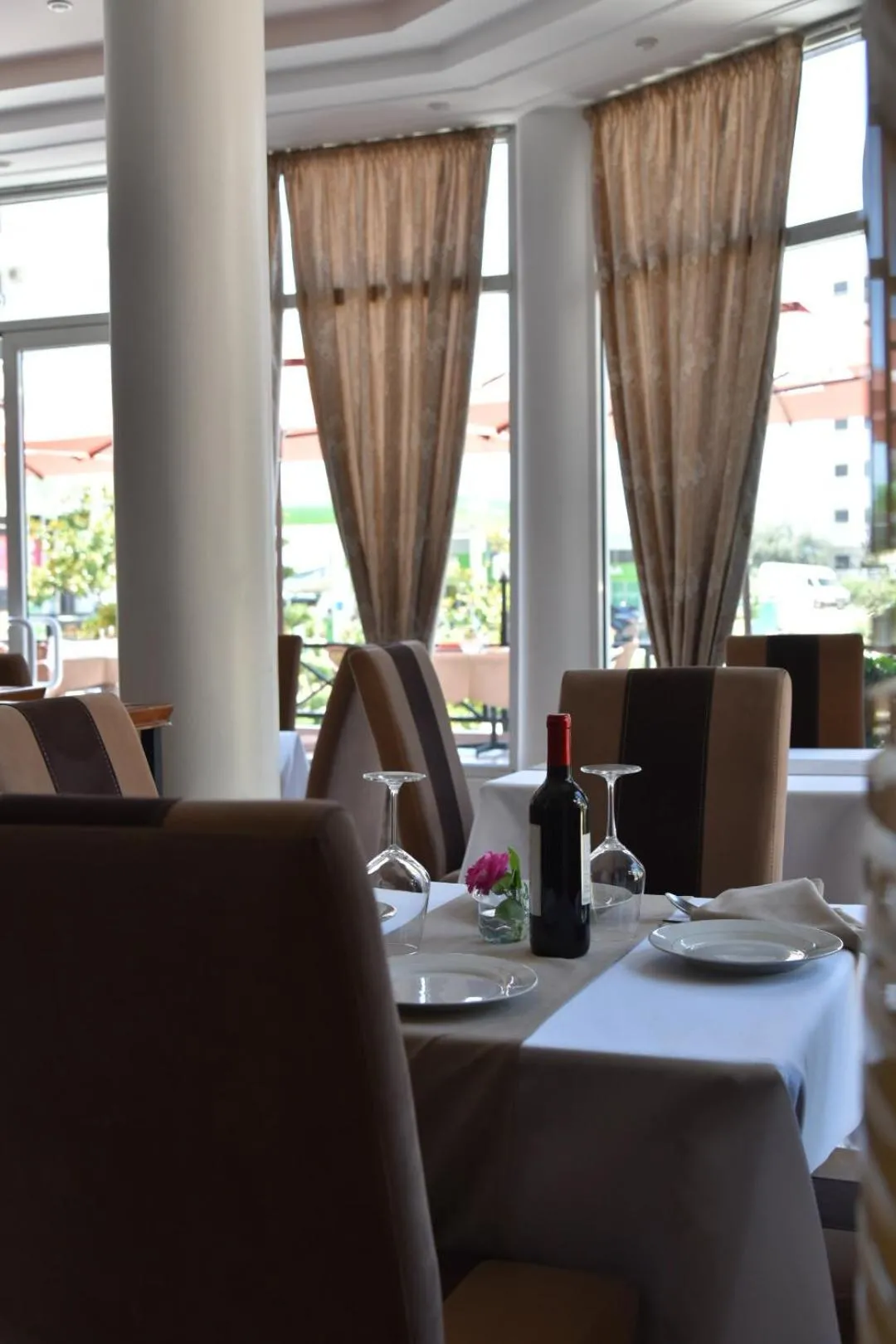 Restaurant/places to eat in Privé City Hotel