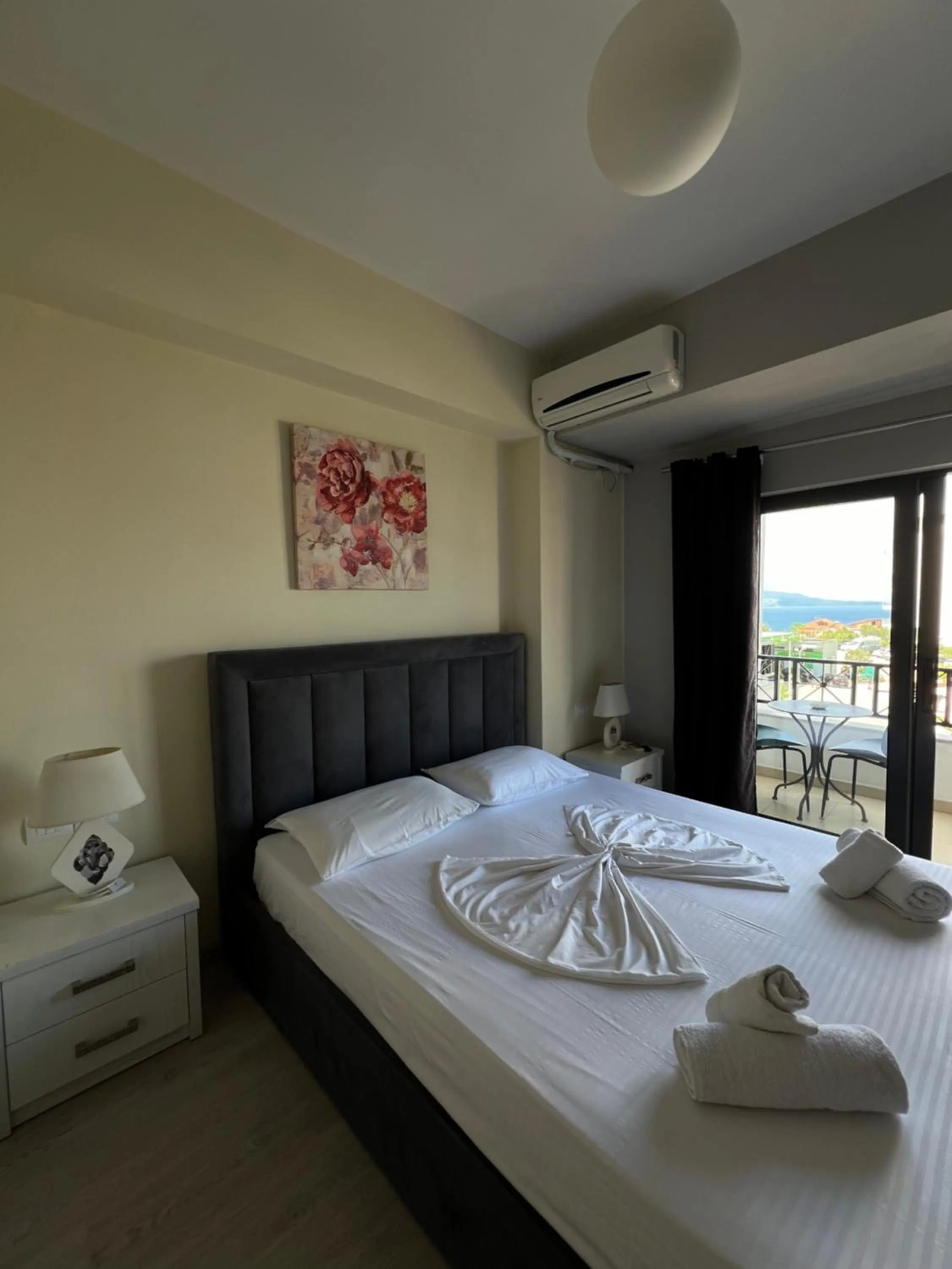 Bed in Privé City Hotel