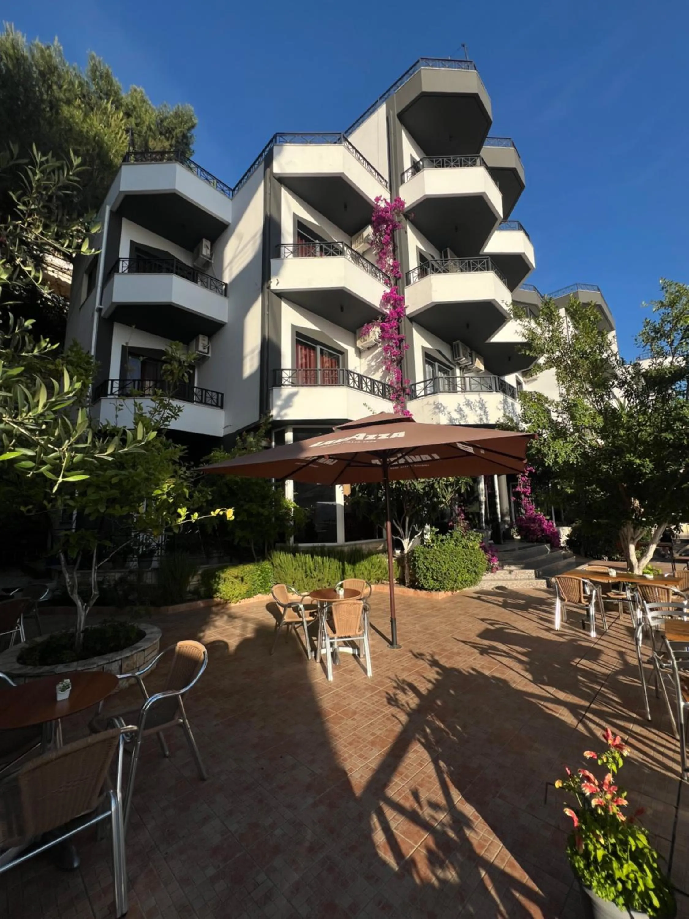 Privé City Hotel