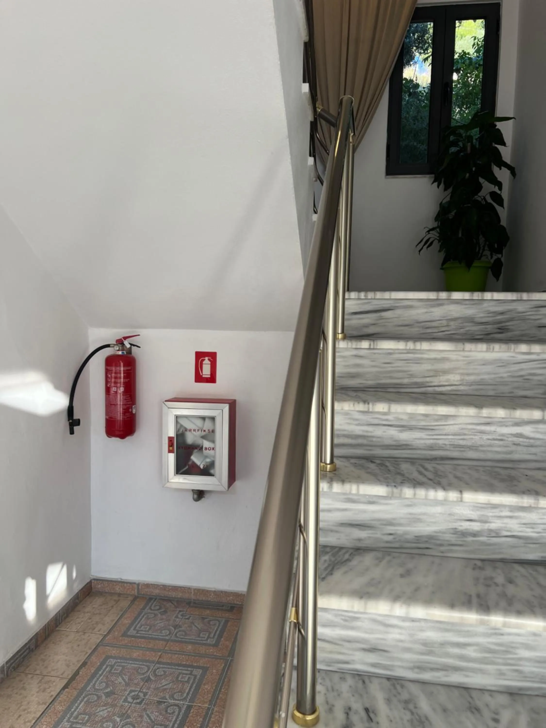 Privé City Hotel