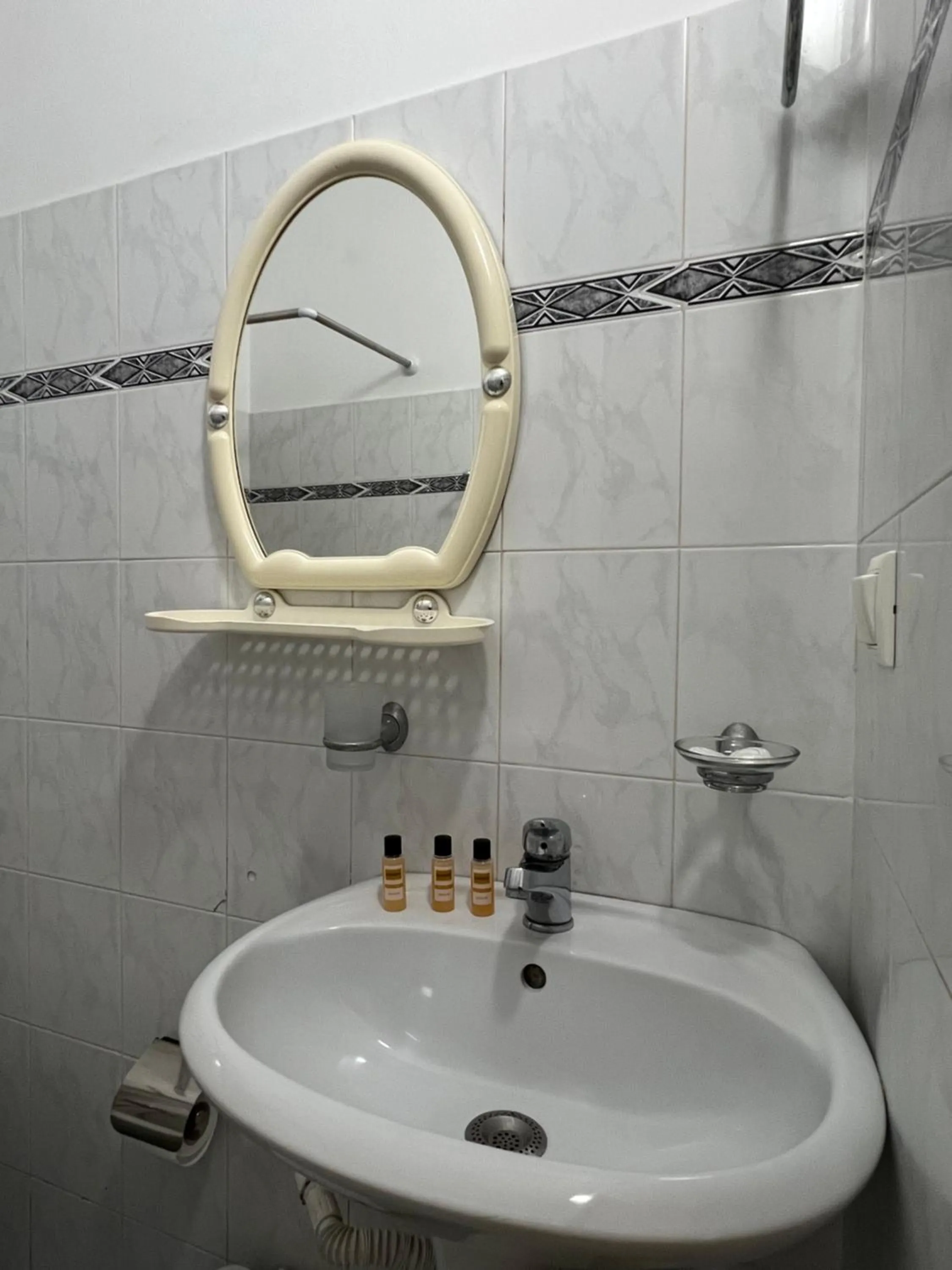 Privé City Hotel