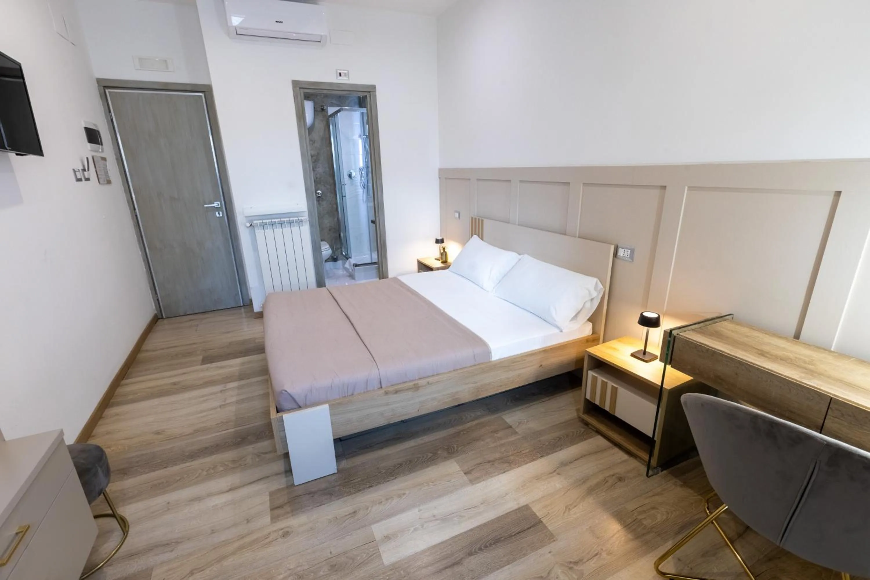 Bedroom, Bed in La Vite Vaticana