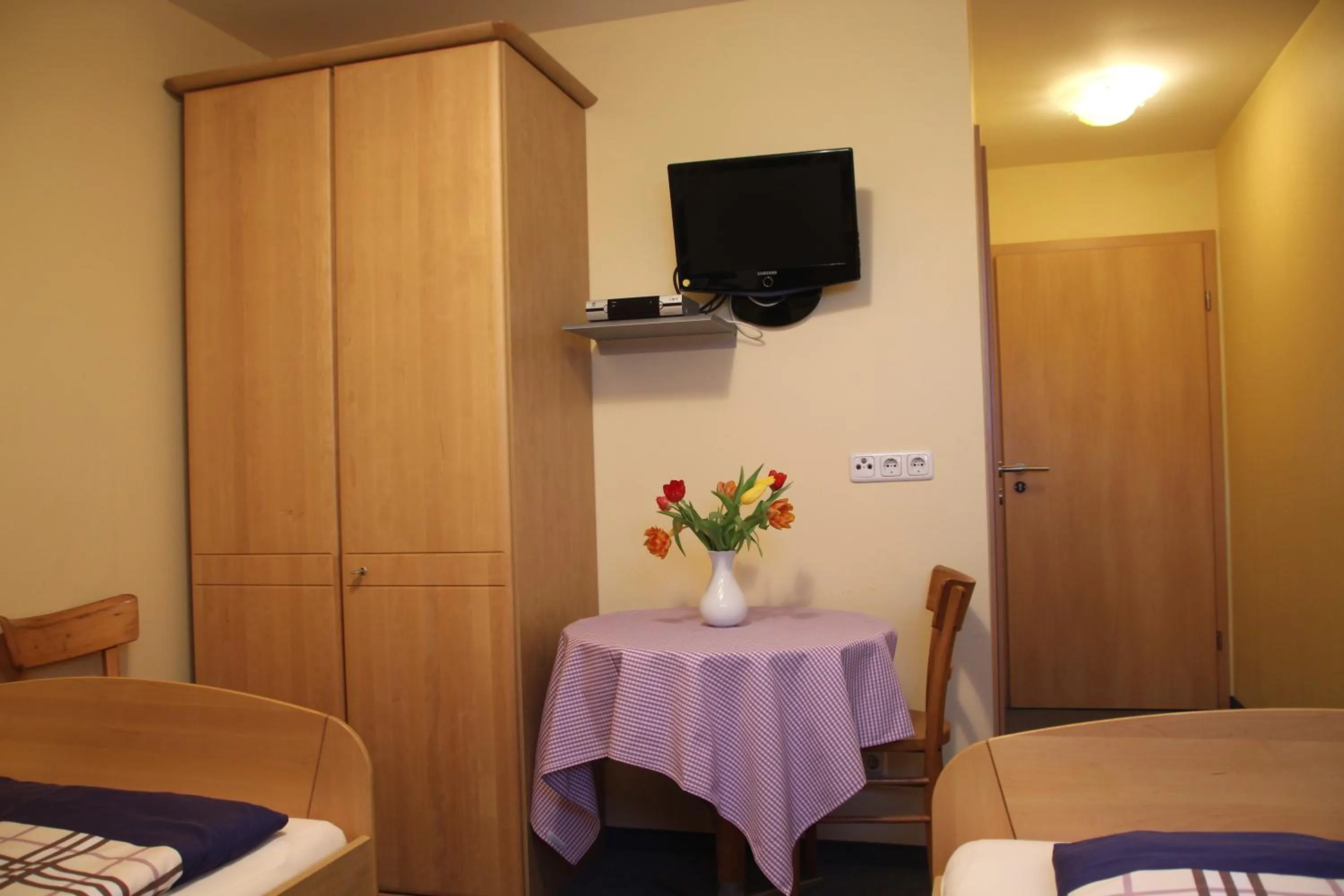 Photo of the whole room in Schwarzer Adler