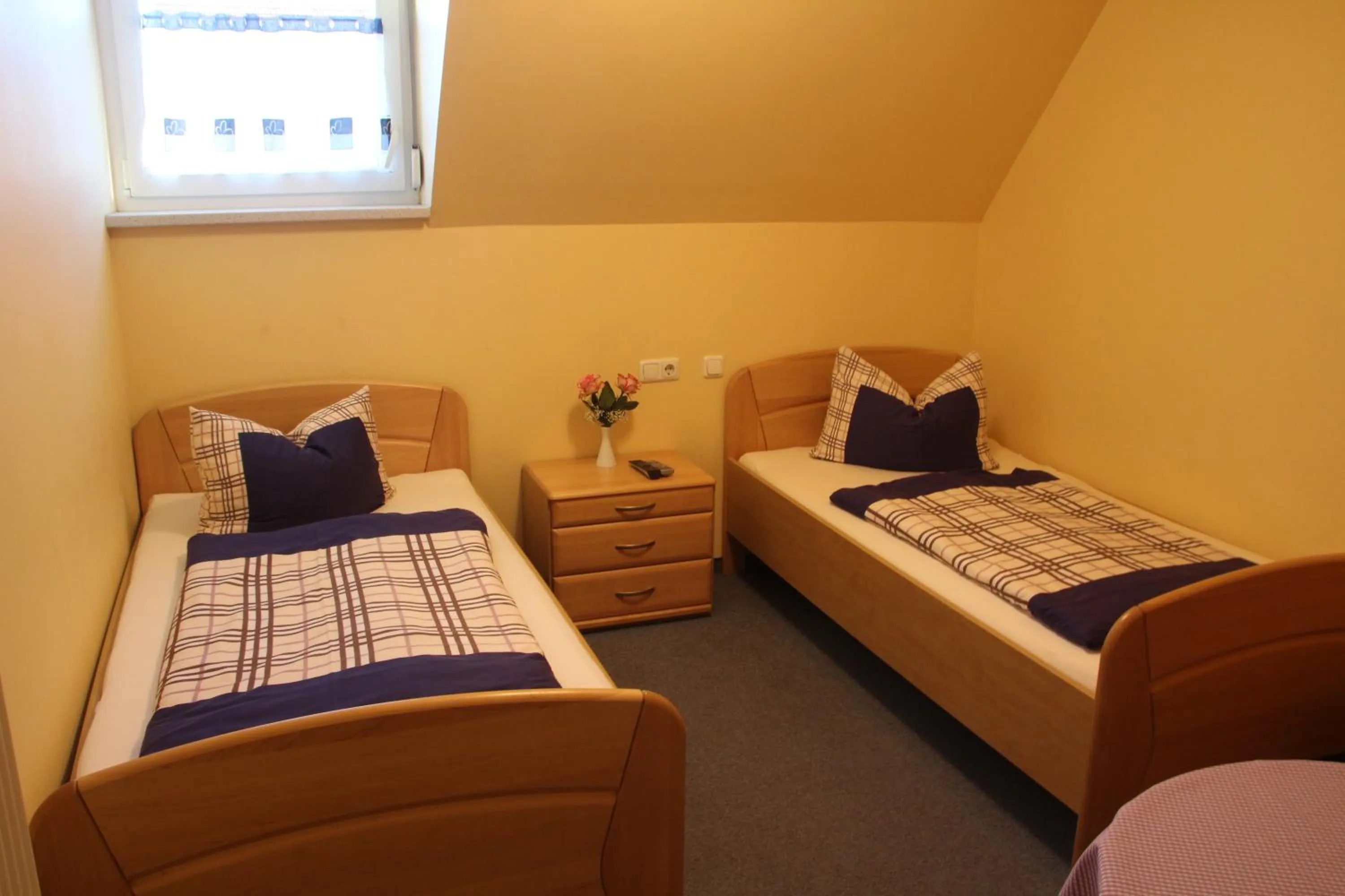 Bed in Schwarzer Adler