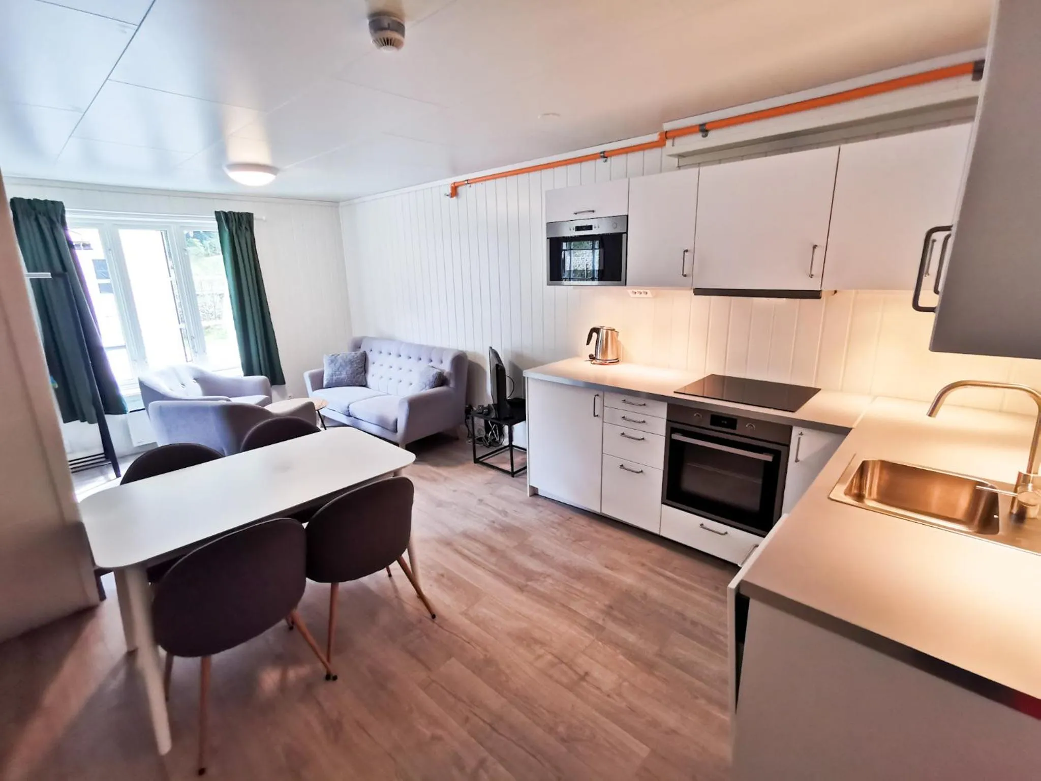 Dining area in Gudvangen Fjordtell