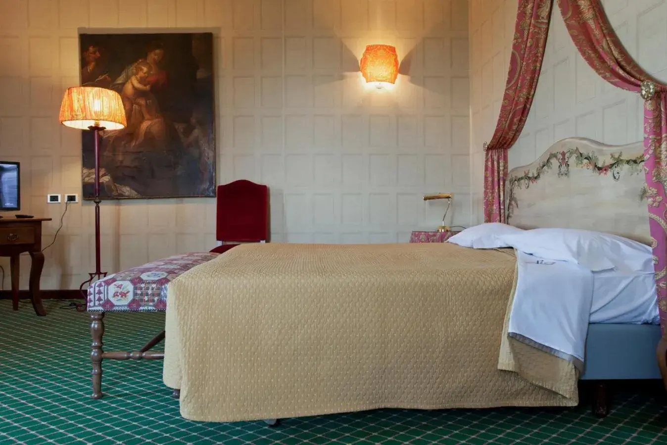 Bed in Relais Villa Pomela Bed in Relais Villa Pomela