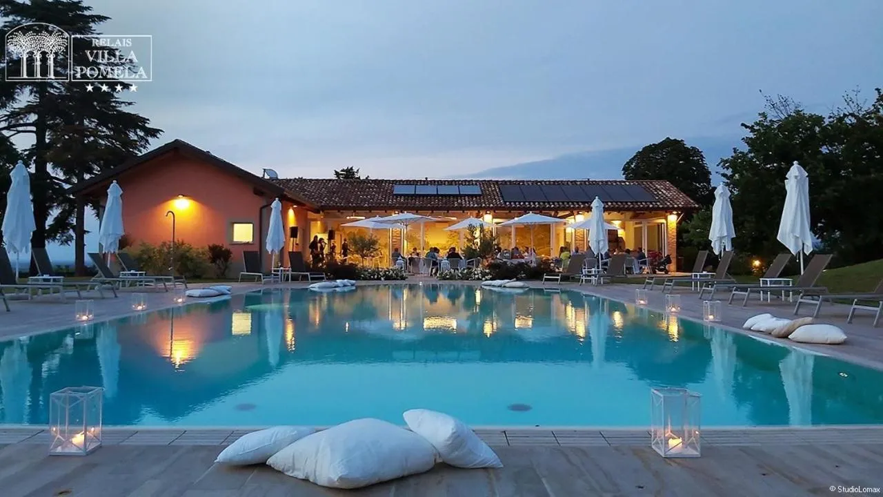 Swimming pool in Relais Villa Pomela