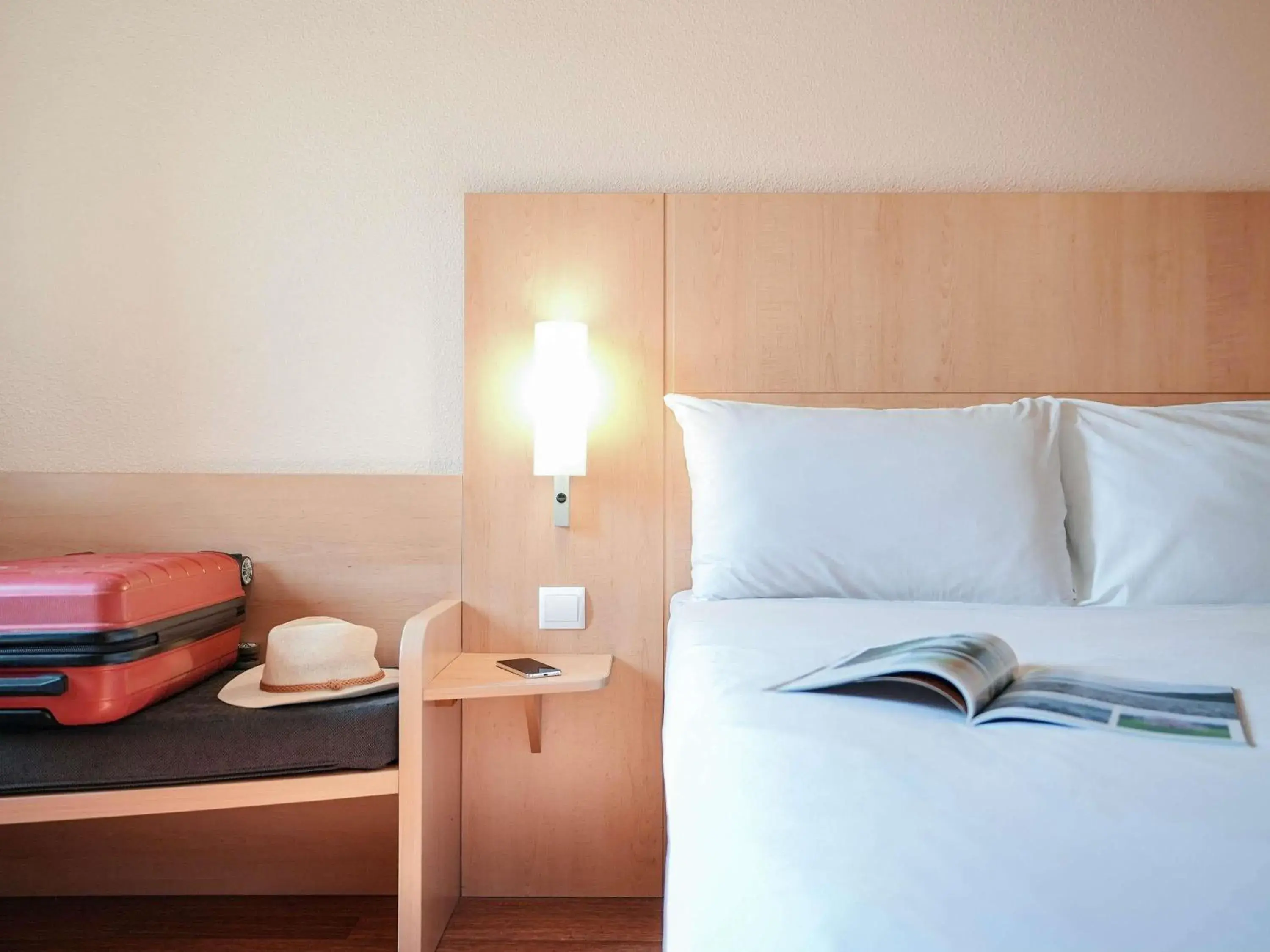 Bedroom, Bed in ibis Porto Centro São Bento Bedroom, Bed in ibis Porto Centro São Bento