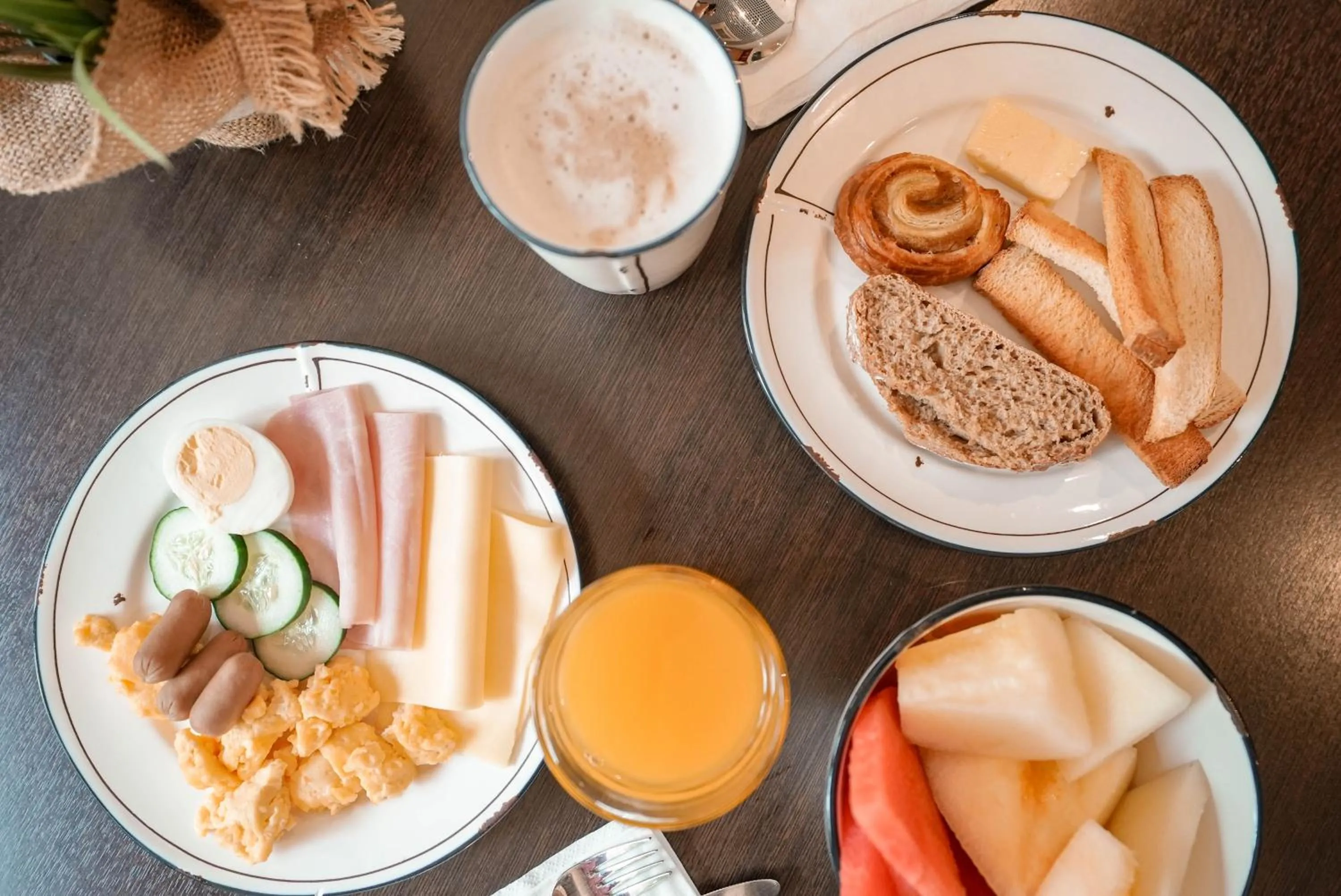 Breakfast in ibis Porto Centro São Bento