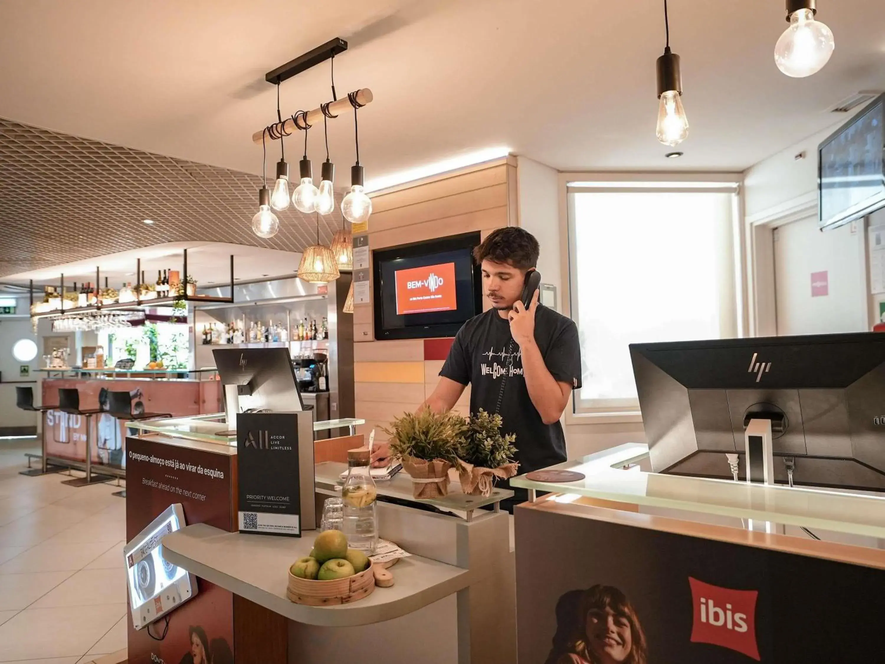 Lounge or bar in ibis Porto Centro São Bento Lounge or bar in ibis Porto Centro São Bento