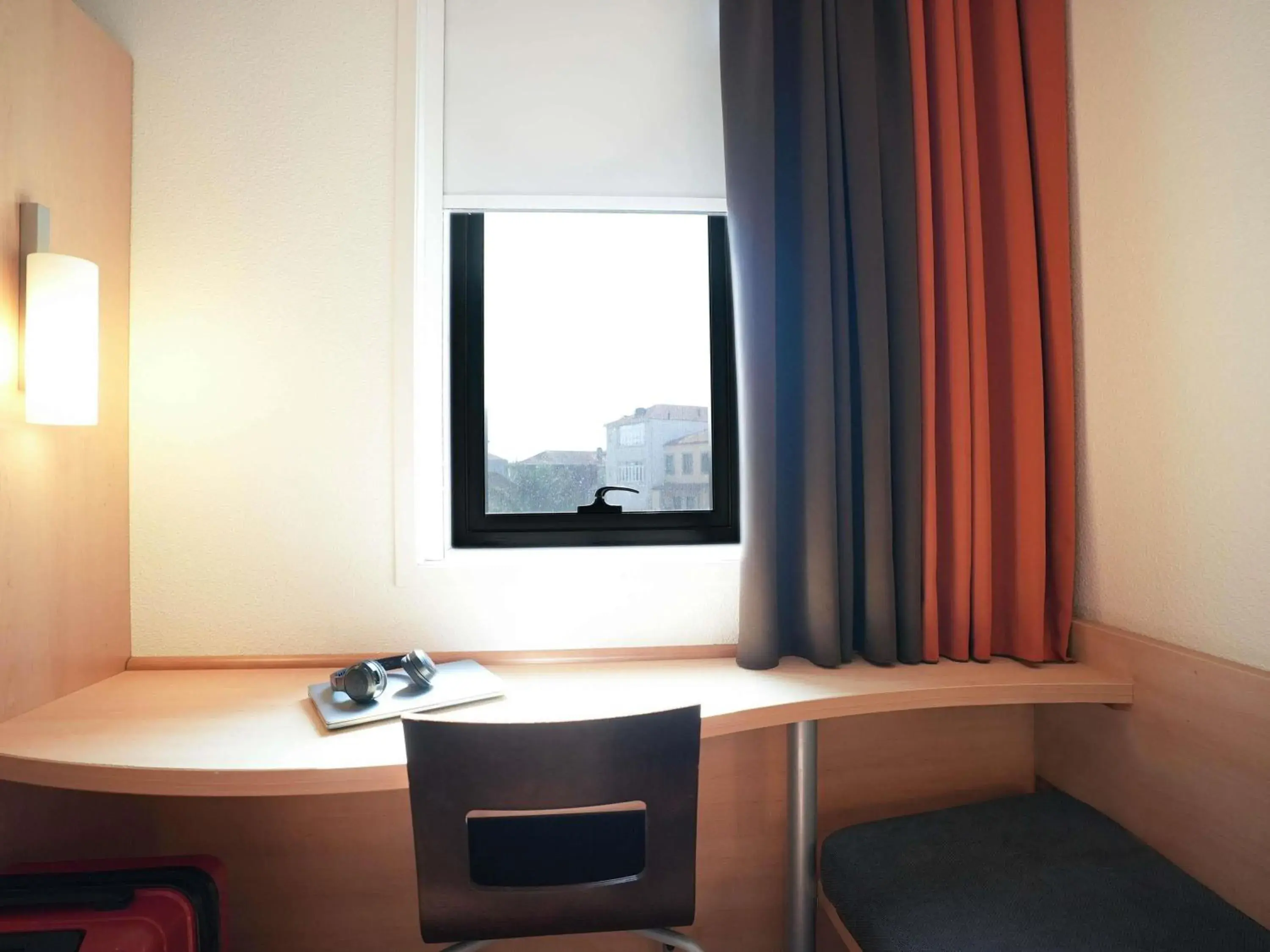 Bedroom in ibis Porto Centro São Bento Bedroom in ibis Porto Centro São Bento