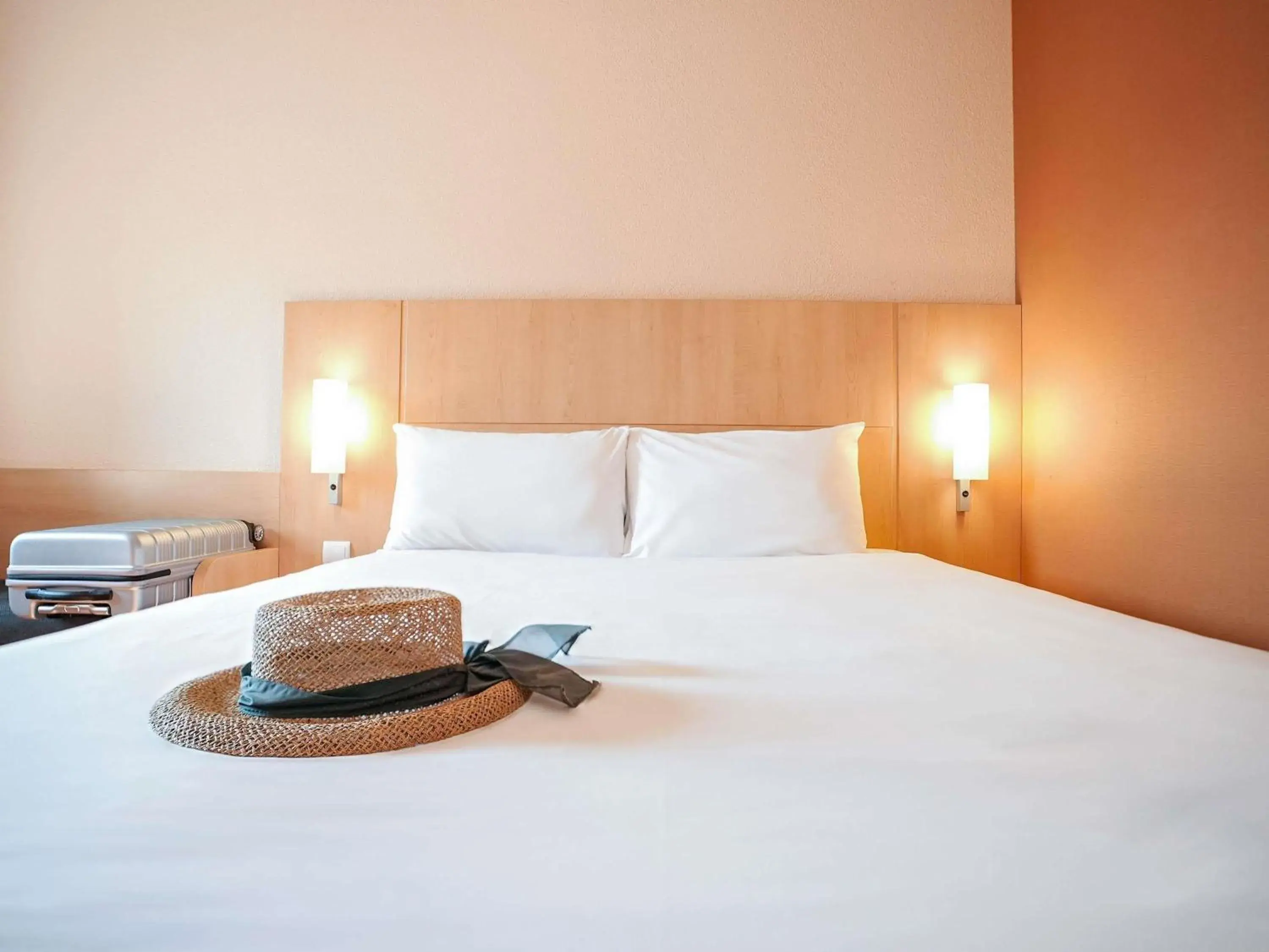 Bedroom, Bed in ibis Porto Centro São Bento Bedroom, Bed in ibis Porto Centro São Bento