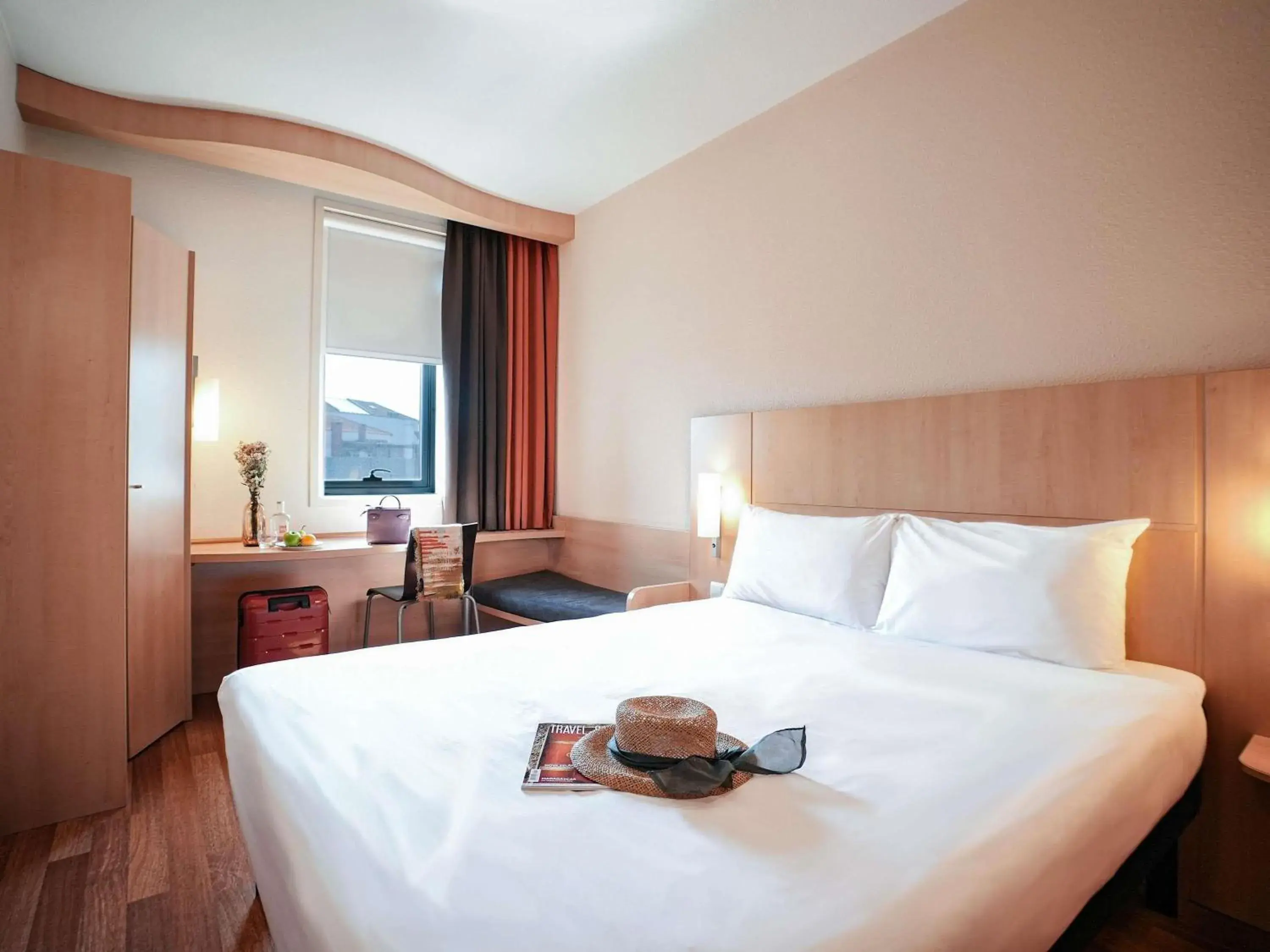 Bedroom, Bed in ibis Porto Centro São Bento Bedroom, Bed in ibis Porto Centro São Bento