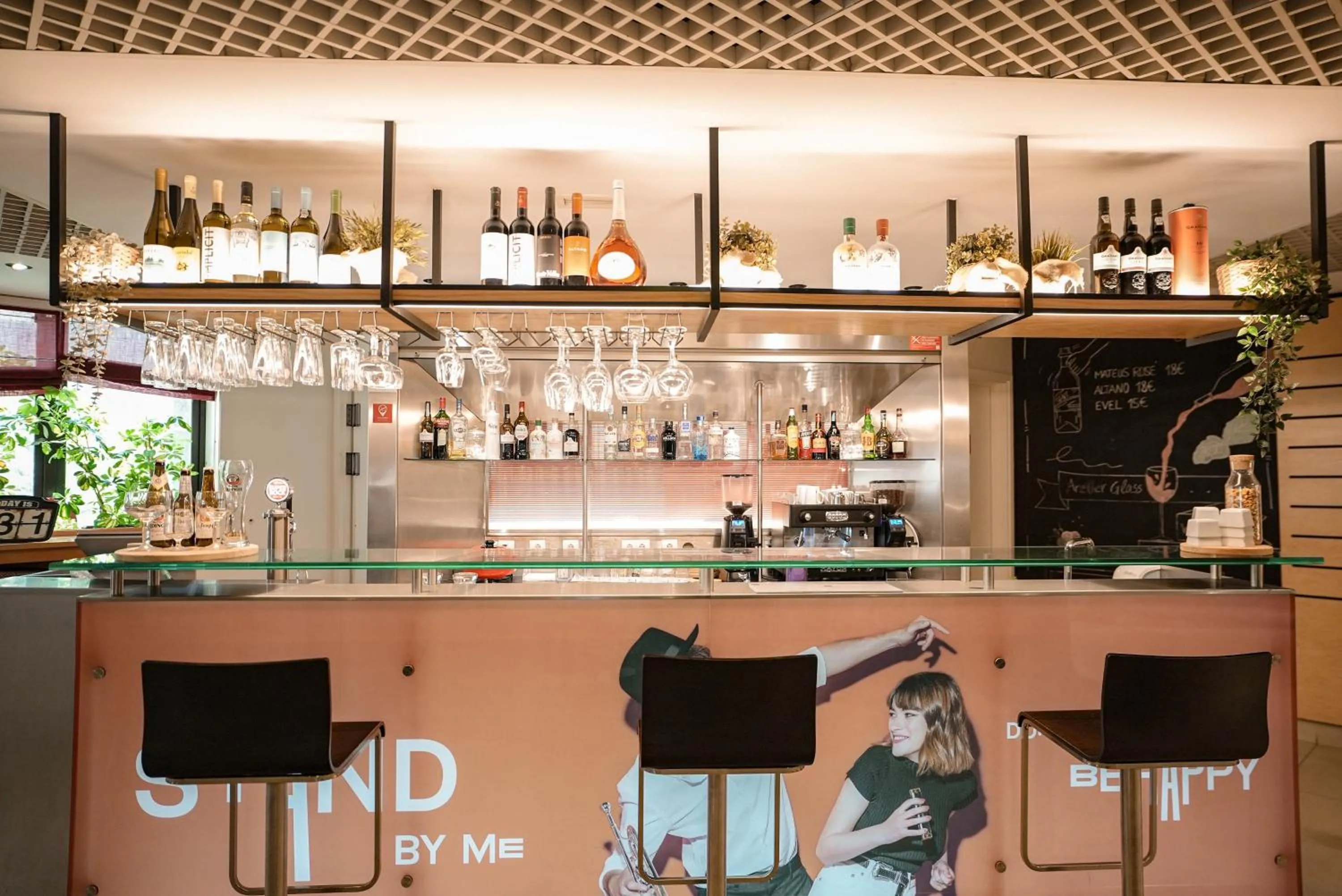 Lounge or bar in ibis Porto Centro São Bento