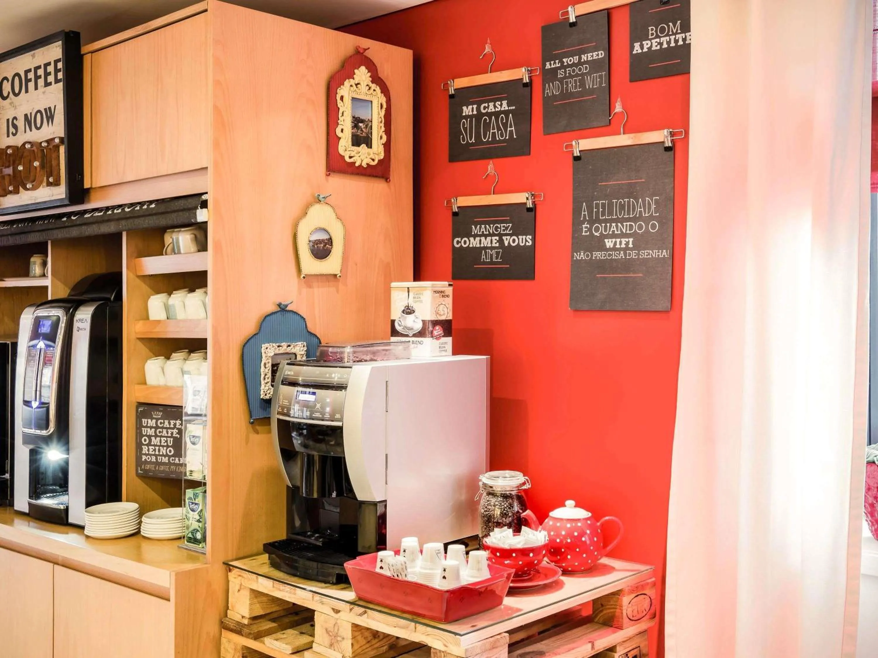 Breakfast in ibis Porto Centro São Bento