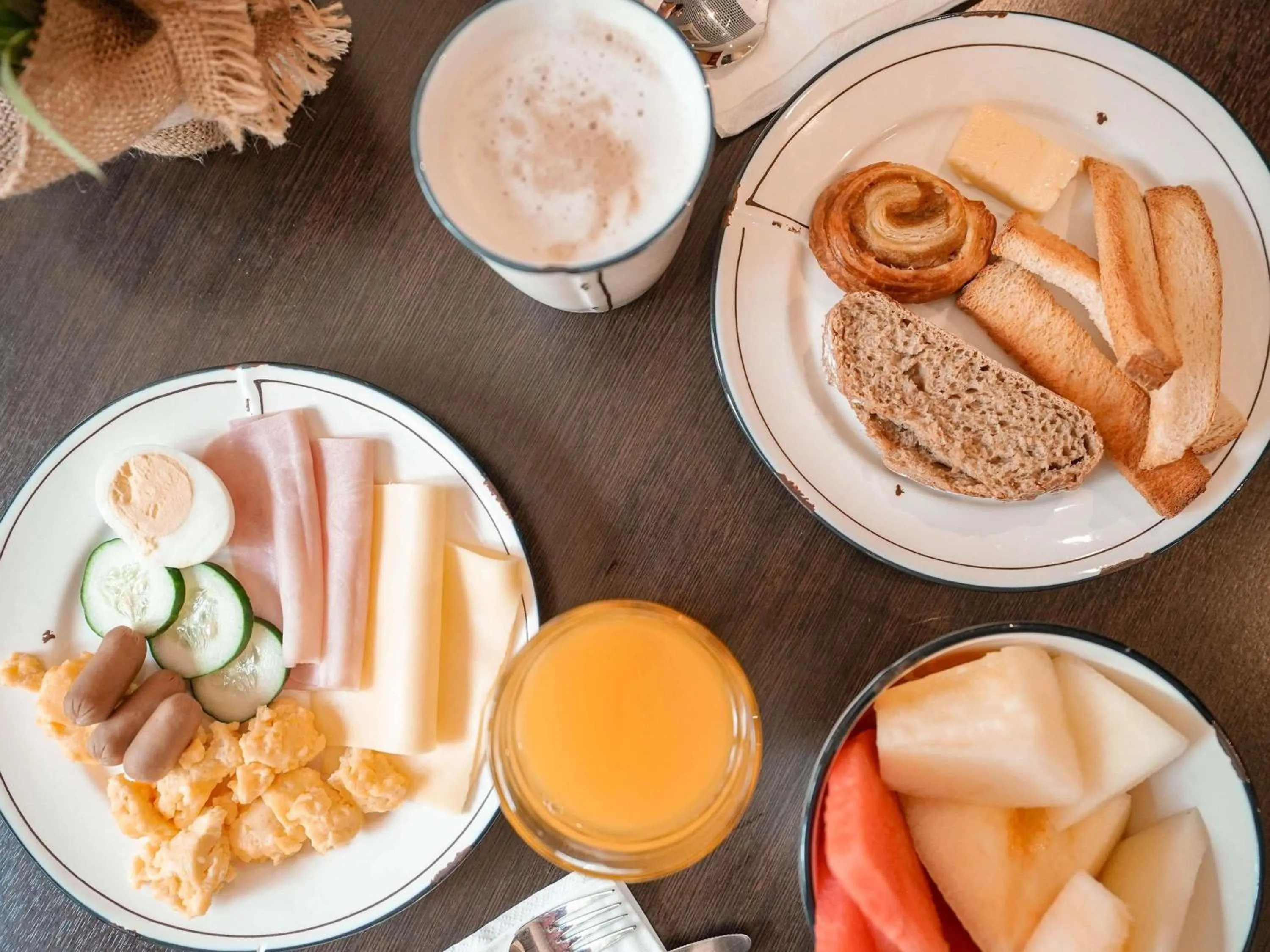 Breakfast in ibis Porto Centro São Bento
