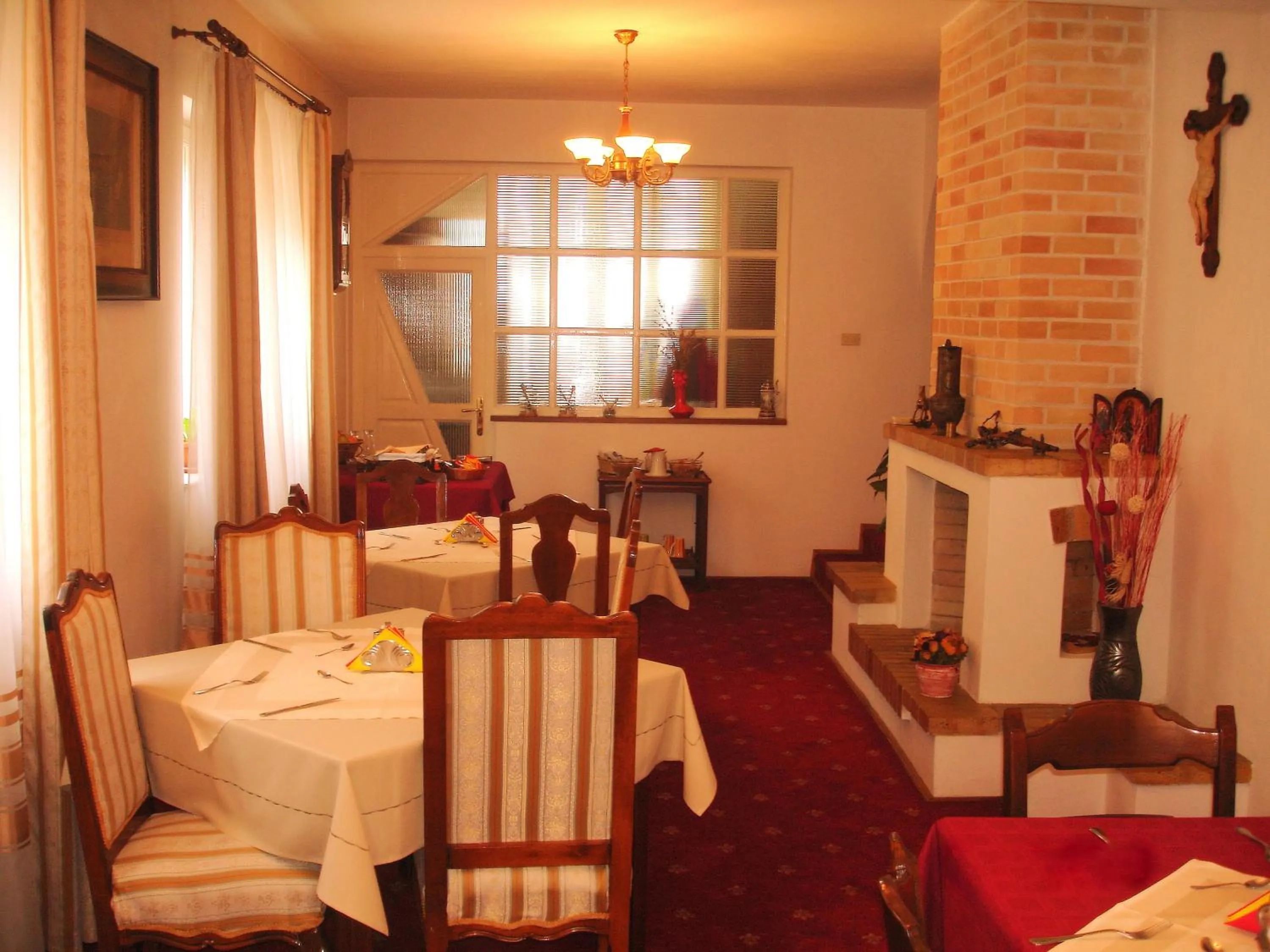 Restaurant/places to eat in Villa-Hotel Escala