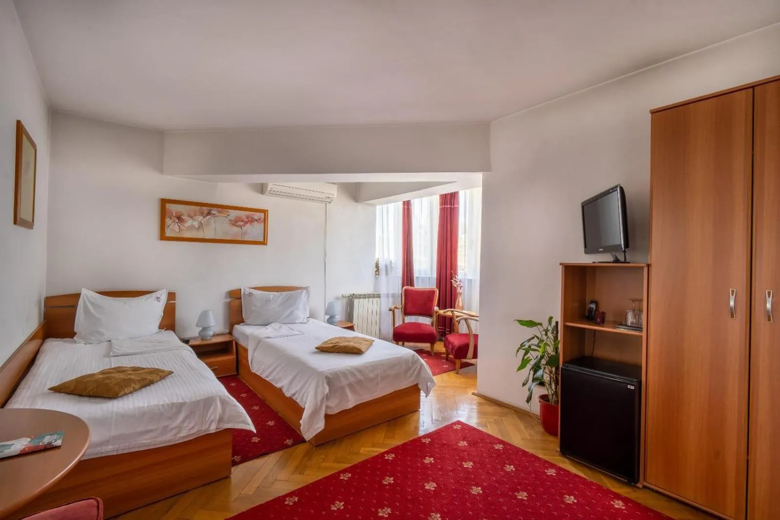 TV and multimedia, Bed in Villa-Hotel Escala