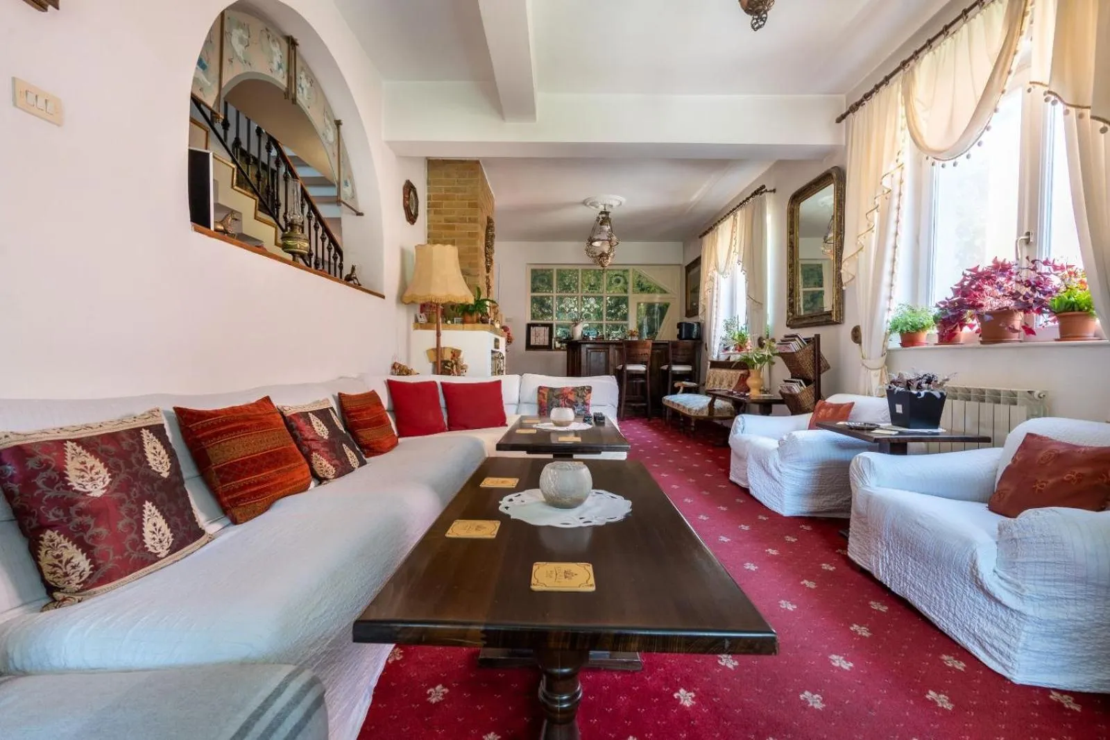 Communal lounge/ TV room in Villa-Hotel Escala