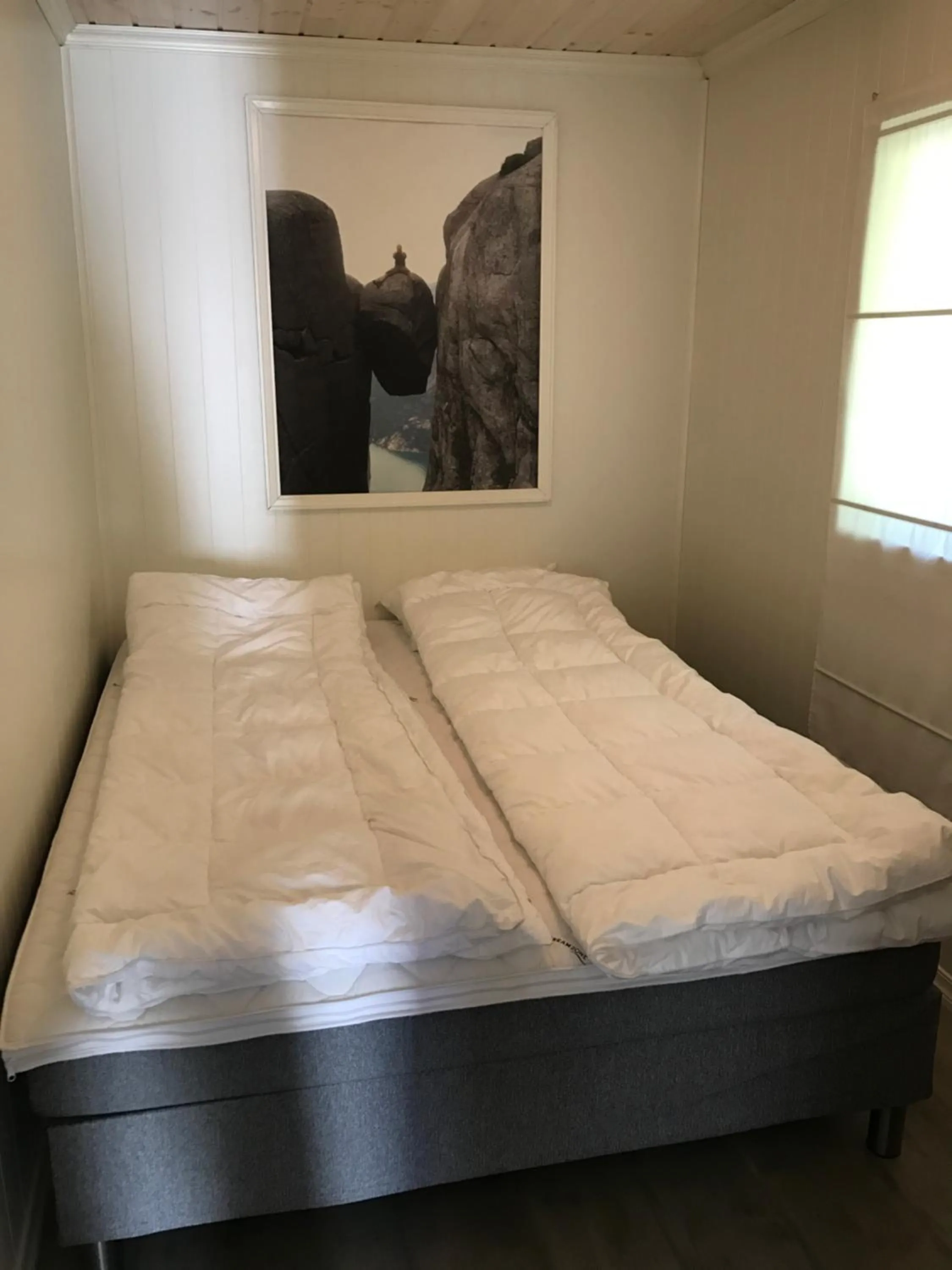 Photo of the whole room, Bed in Guse gård