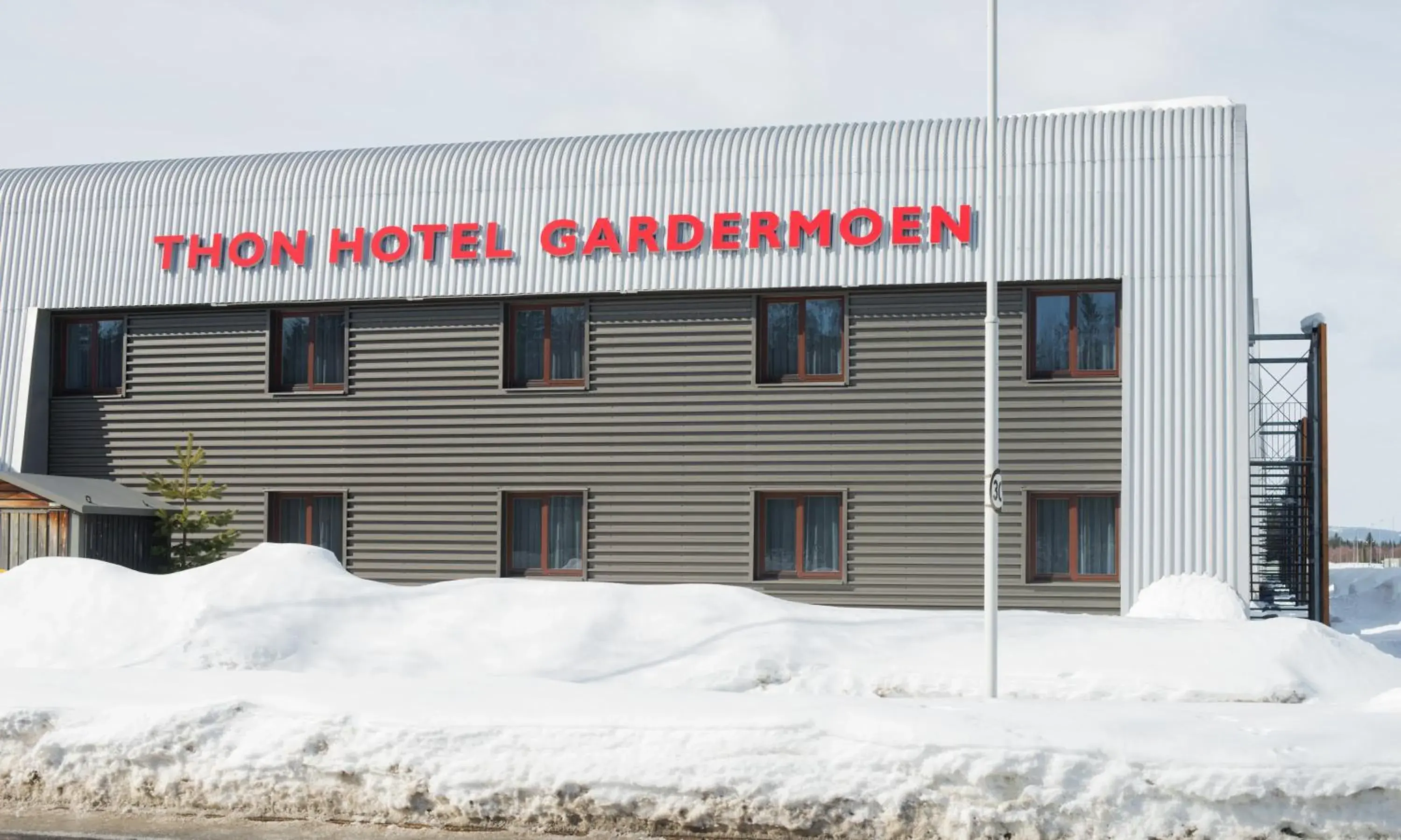 Facade/entrance in Thon Hotel Gardermoen Facade/entrance in Thon Hotel Gardermoen