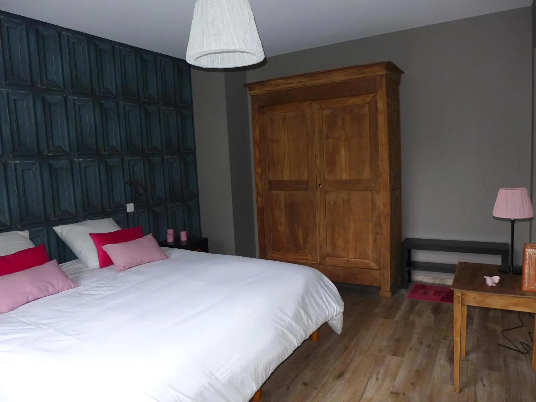 Photo of the whole room, Bed in Le Moulin de Saint-Julien