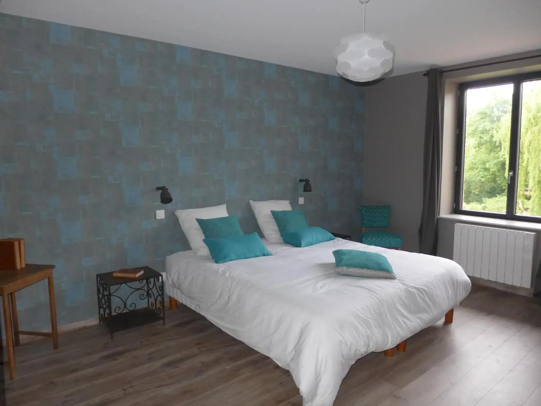 Double Room with Bathroom in Le Moulin de Saint-Julien Double Room with Bathroom in Le Moulin de Saint-Julien