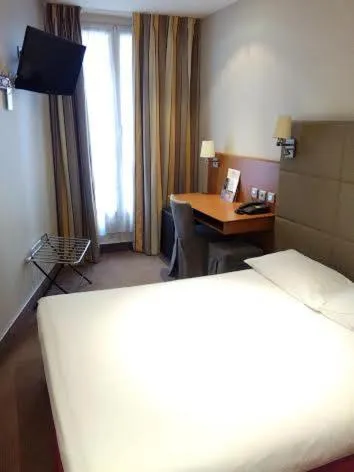 Bed in Terminus Orléans Paris