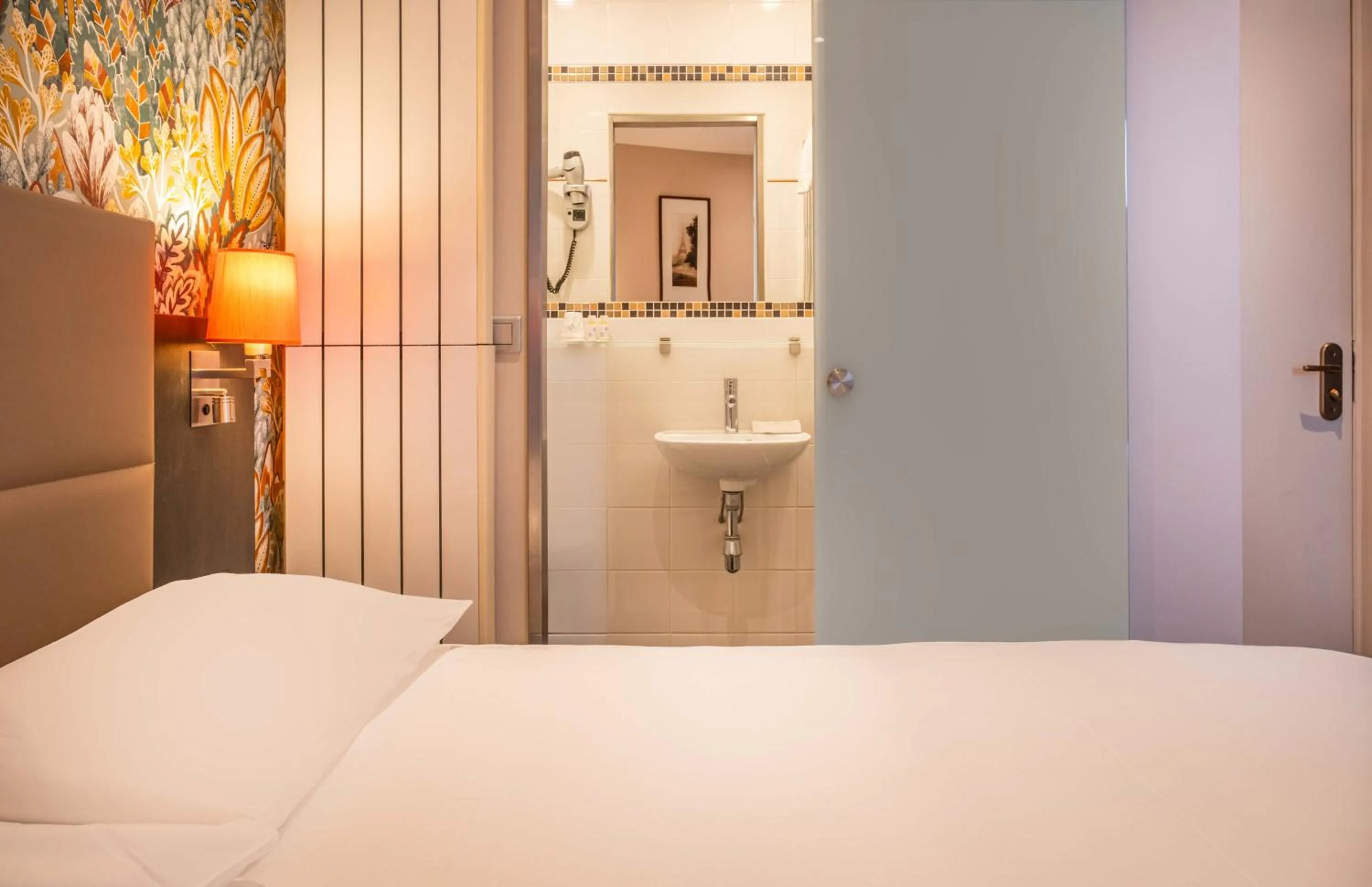 Bed in Terminus Orléans Paris