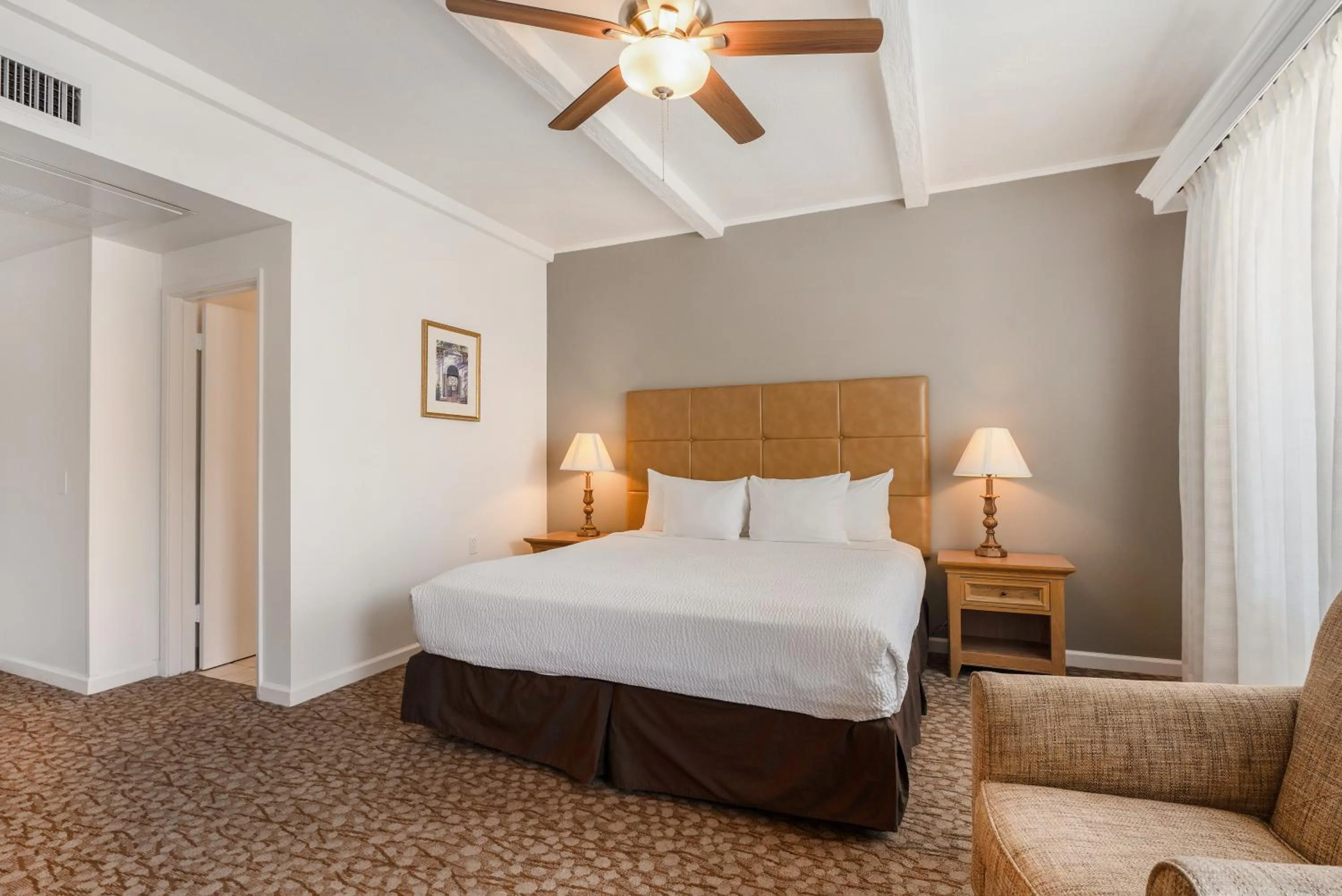 Photo of the whole room, Bed in Best Western Plus Santa Barbara