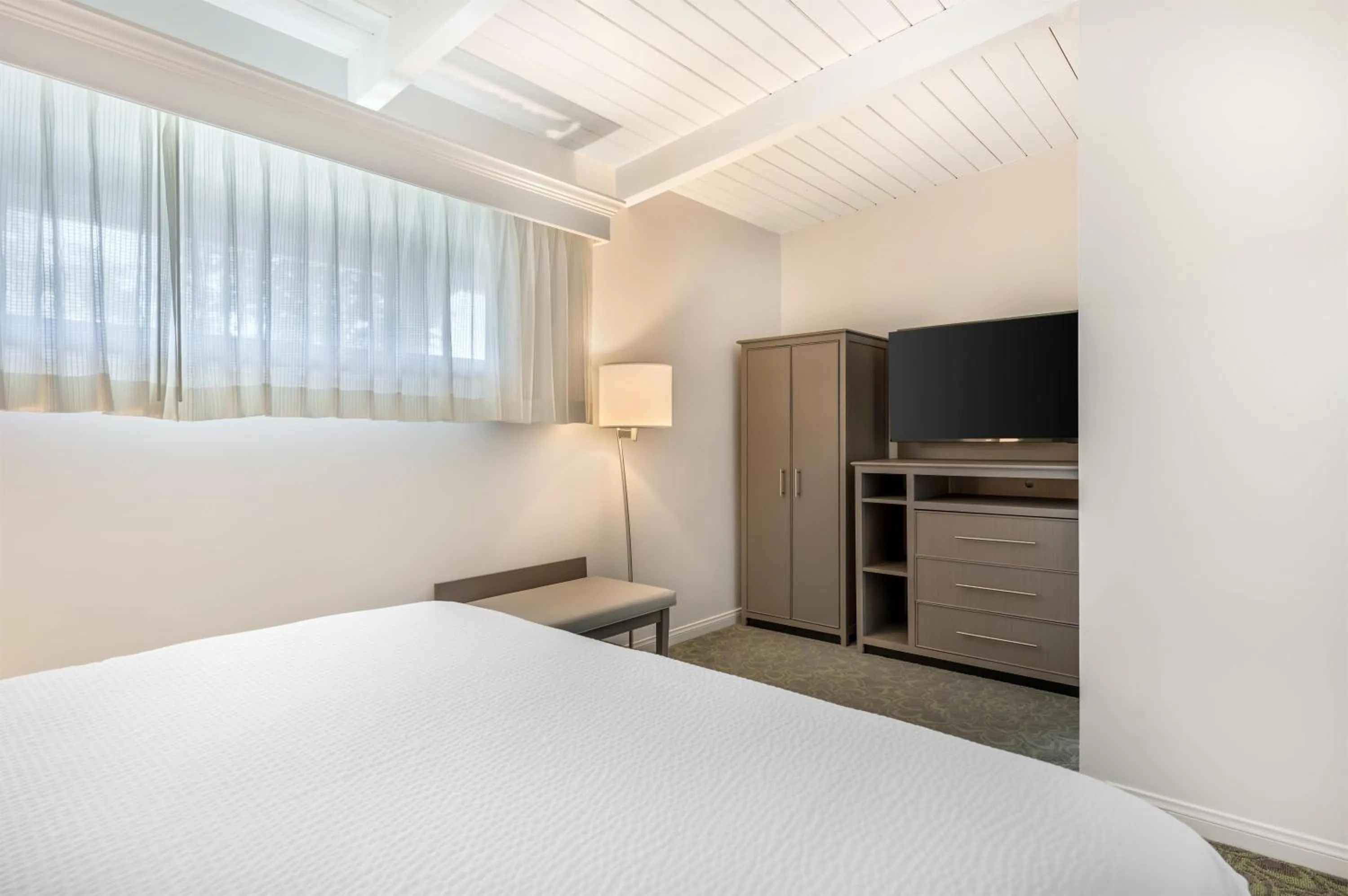 Bedroom, Bed in Best Western Plus Santa Barbara