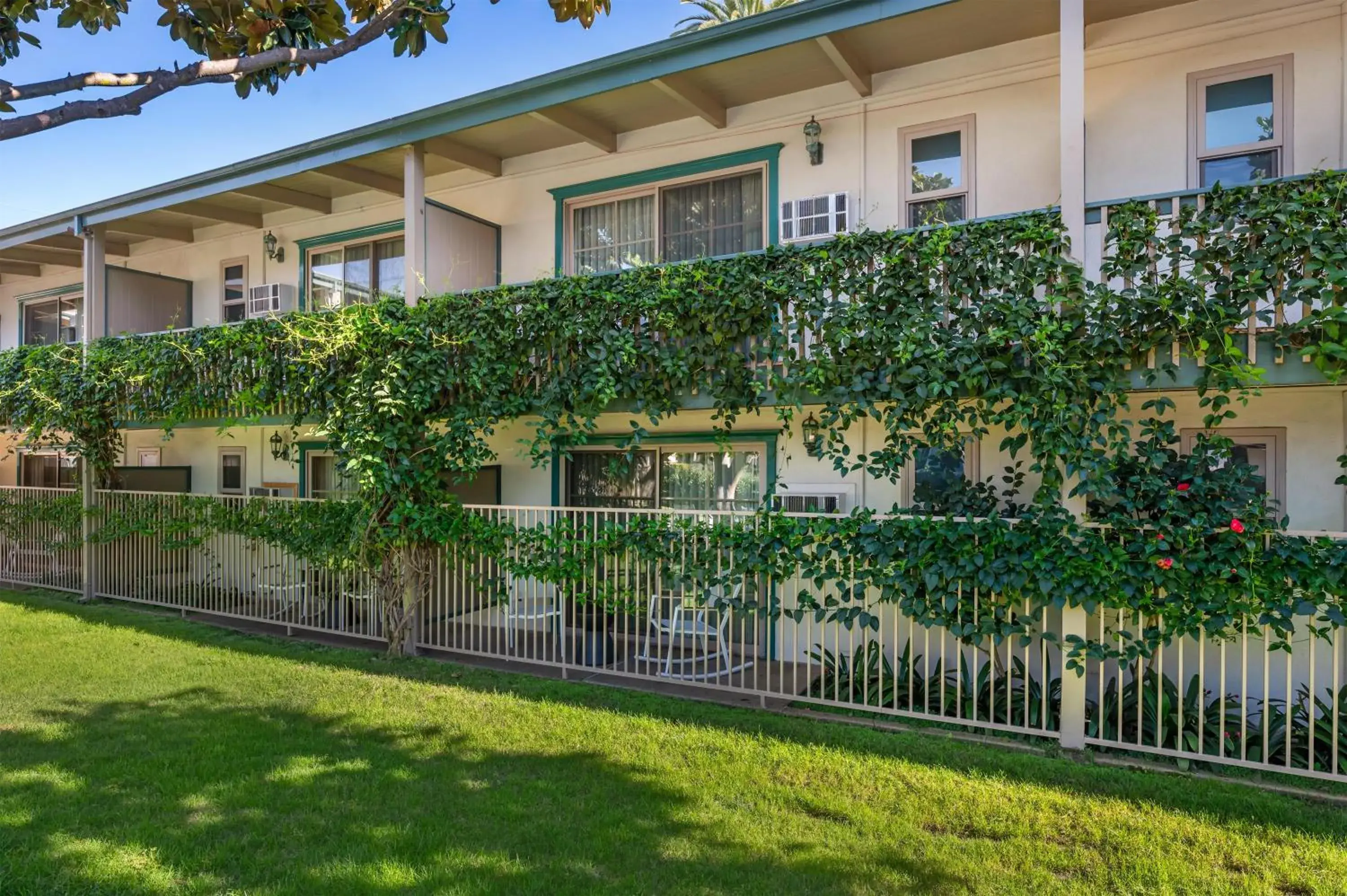 Property building in Best Western Plus Santa Barbara Property building in Best Western Plus Santa Barbara