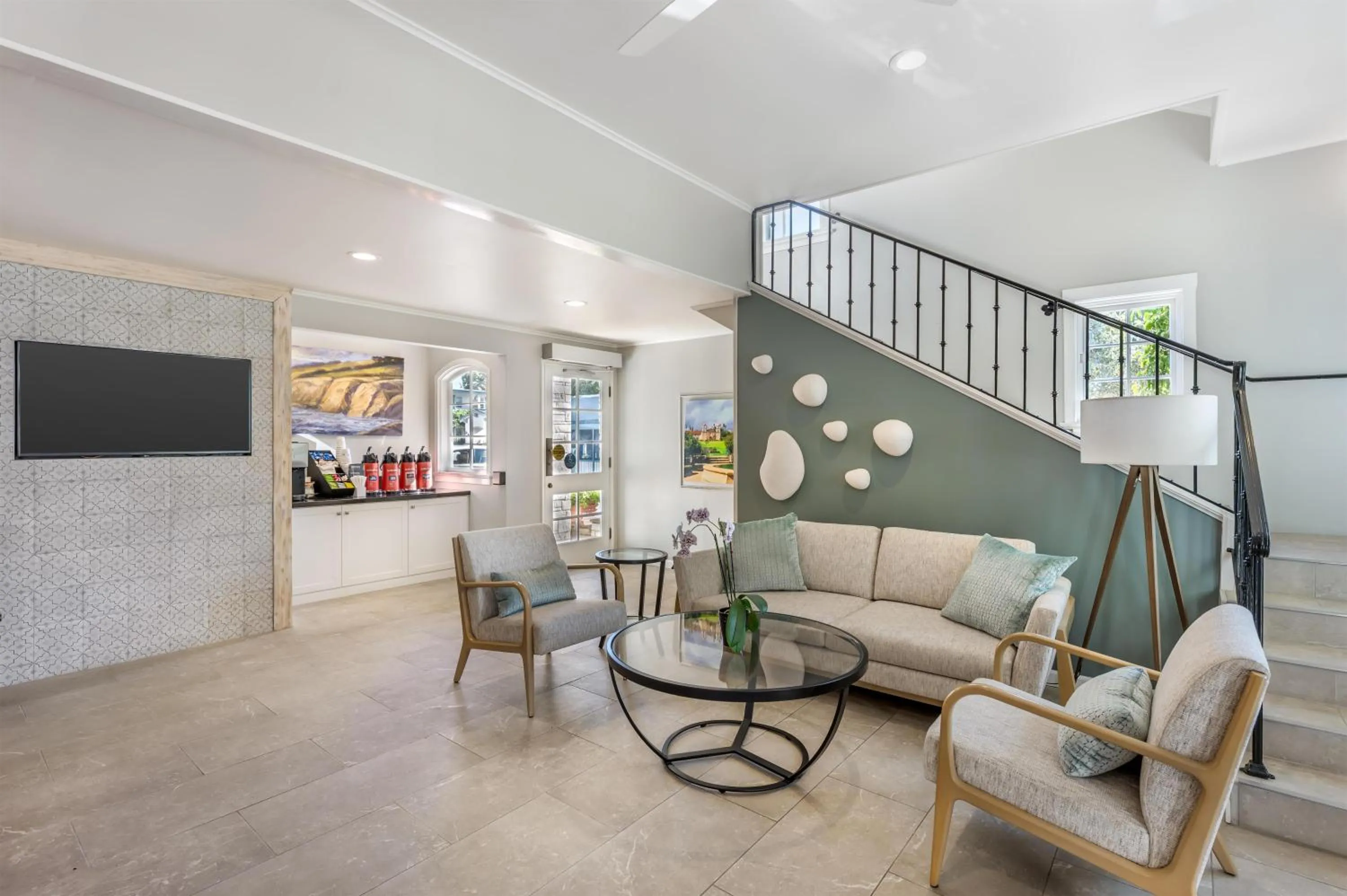 Lobby or reception in Best Western Plus Santa Barbara