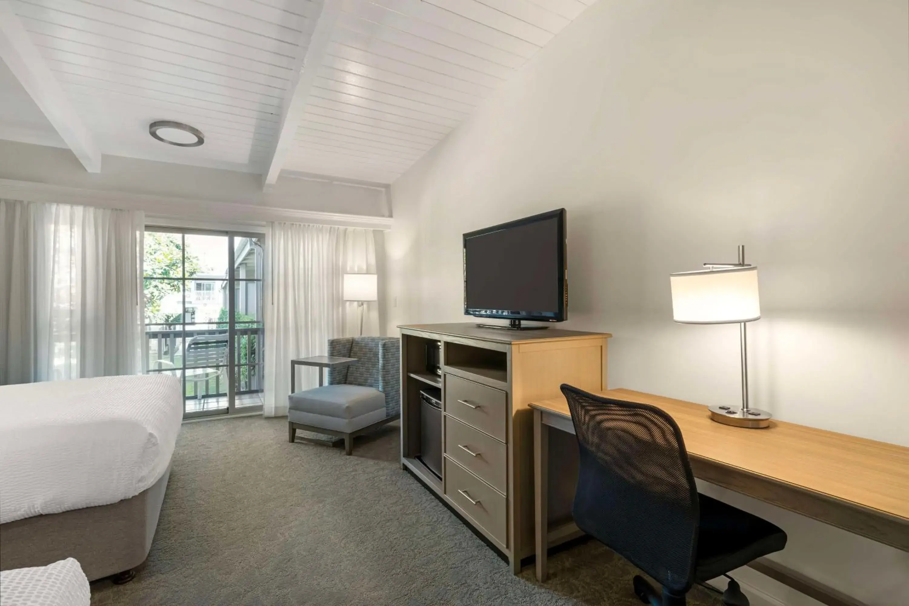 Bedroom, Bed in Best Western Plus Santa Barbara Bedroom, Bed in Best Western Plus Santa Barbara