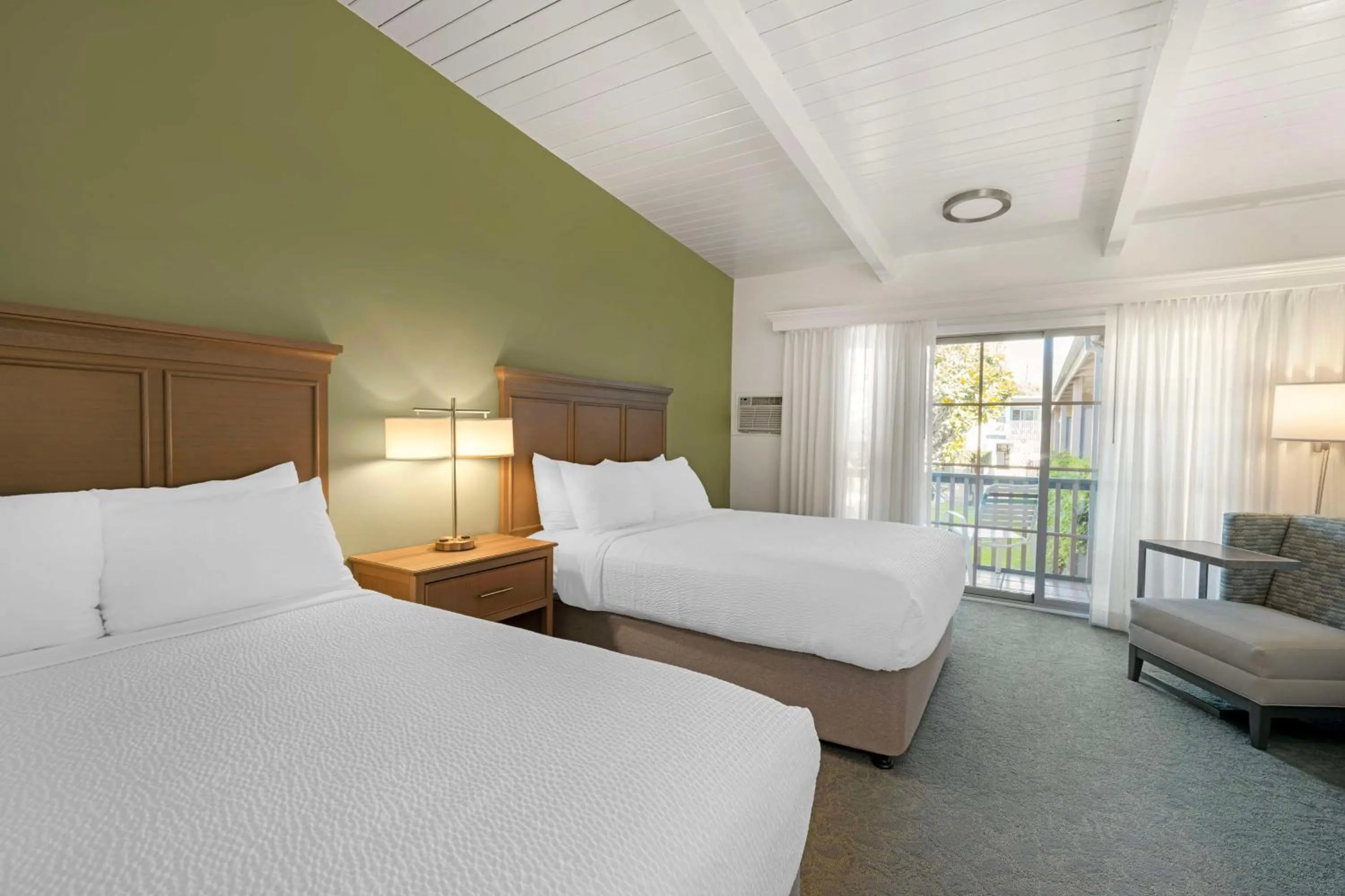 Bedroom, Bed in Best Western Plus Santa Barbara