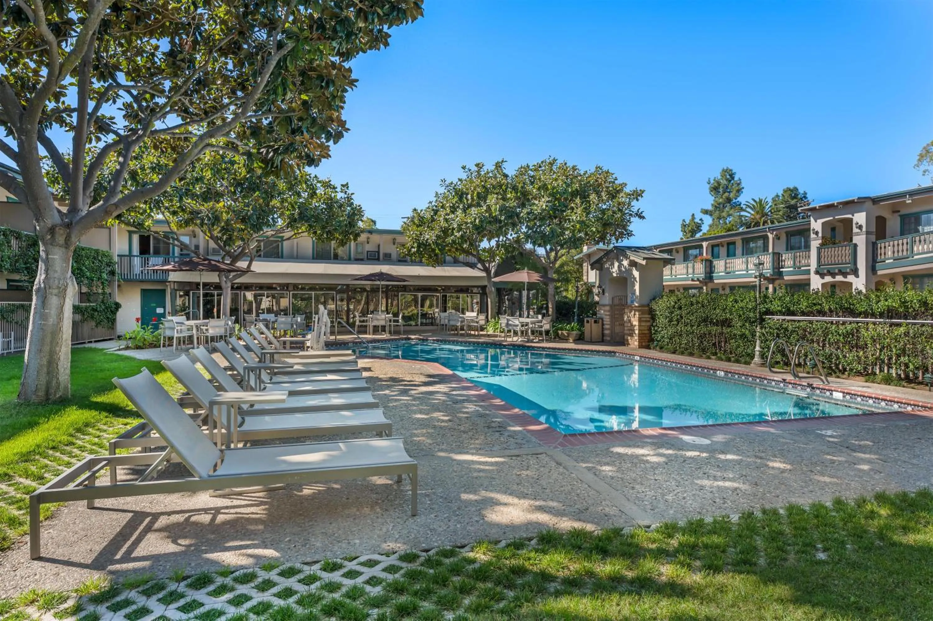 Pool view in Best Western Plus Santa Barbara