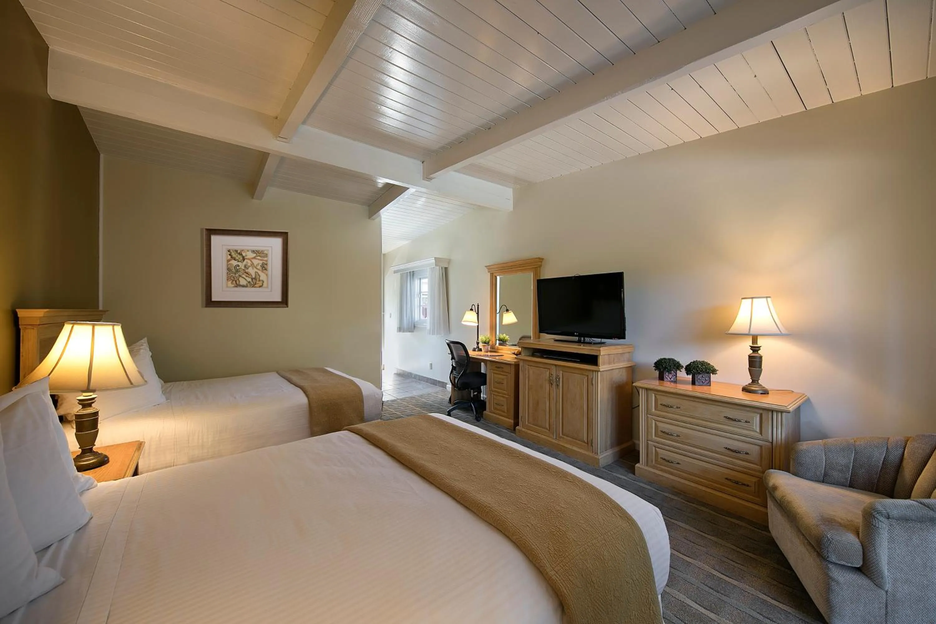 Bed in Best Western Plus Santa Barbara