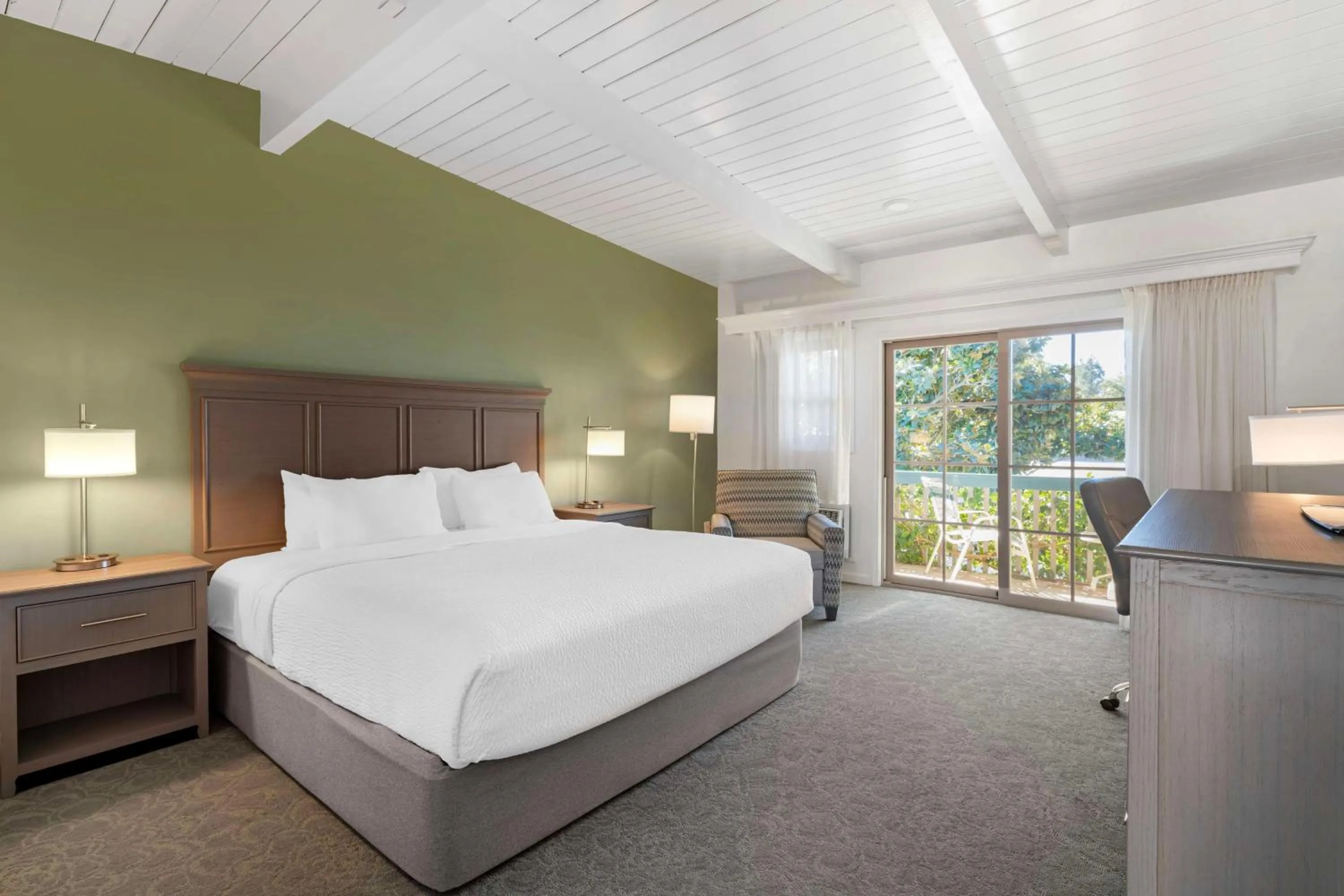 Bedroom, Bed in Best Western Plus Santa Barbara