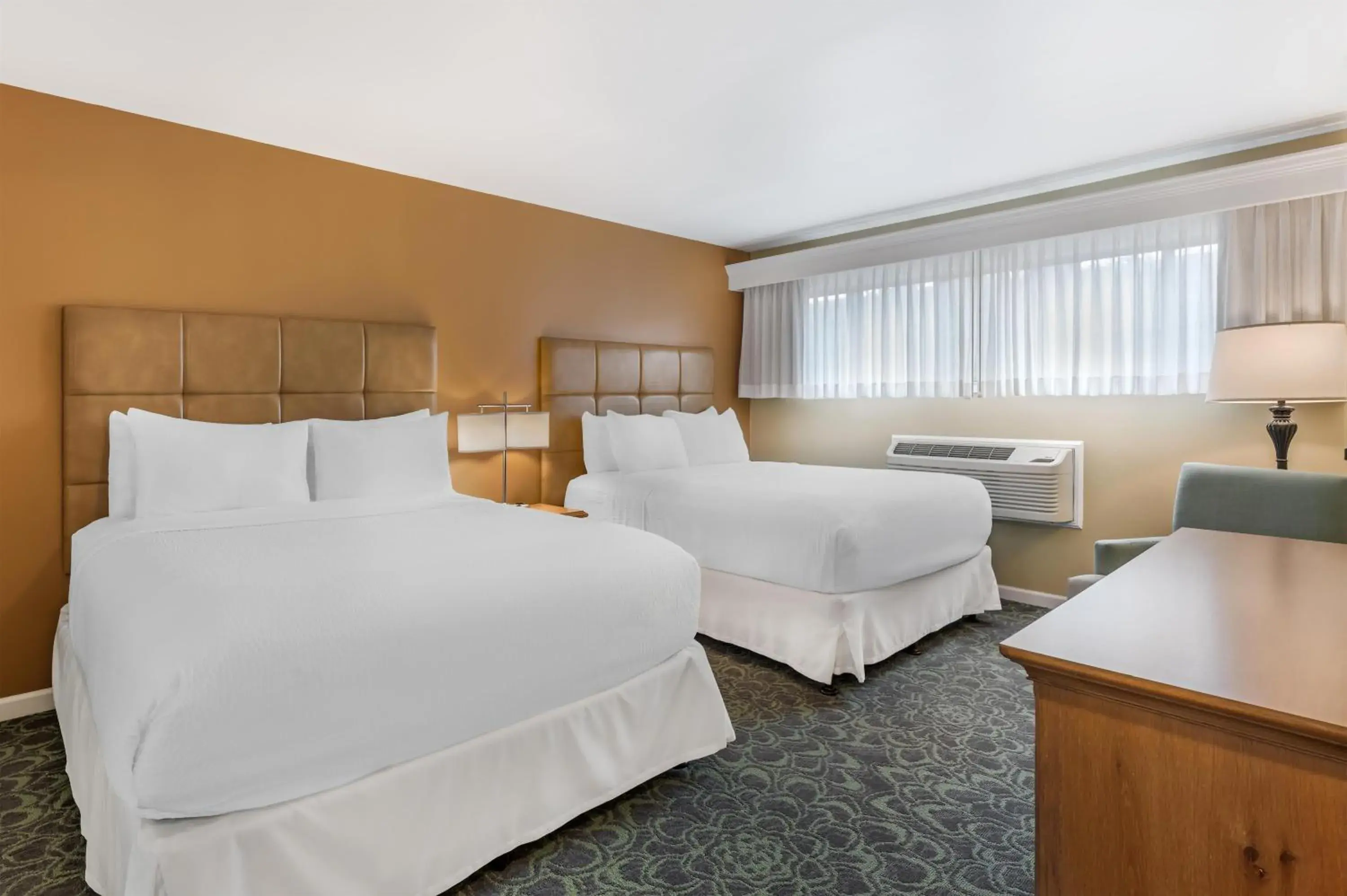 Bedroom, Bed in Best Western Plus Santa Barbara Bedroom, Bed in Best Western Plus Santa Barbara