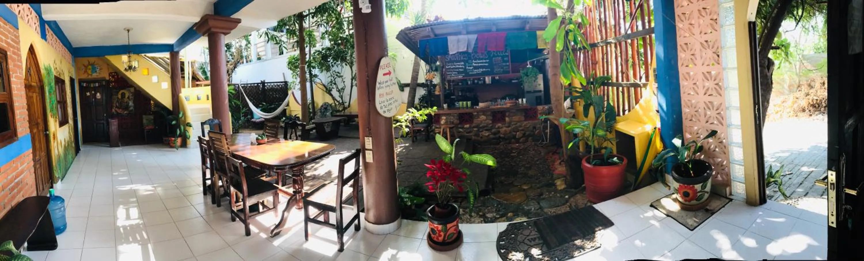 Restaurant/places to eat in Ananda Guest House Yoga & Meditación