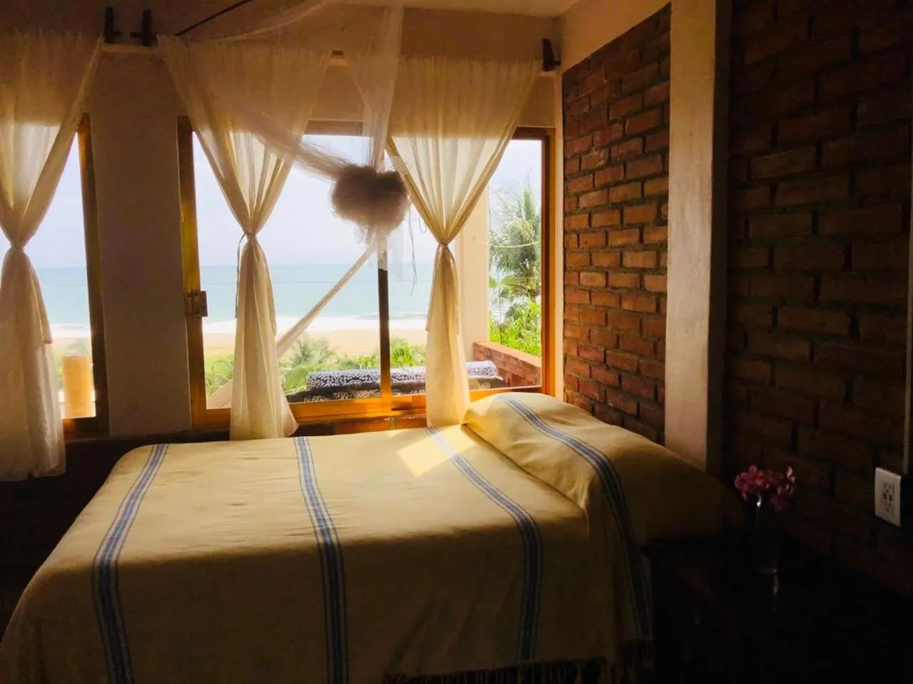 Bathroom, Bed in Ananda Guest House Yoga & Meditación