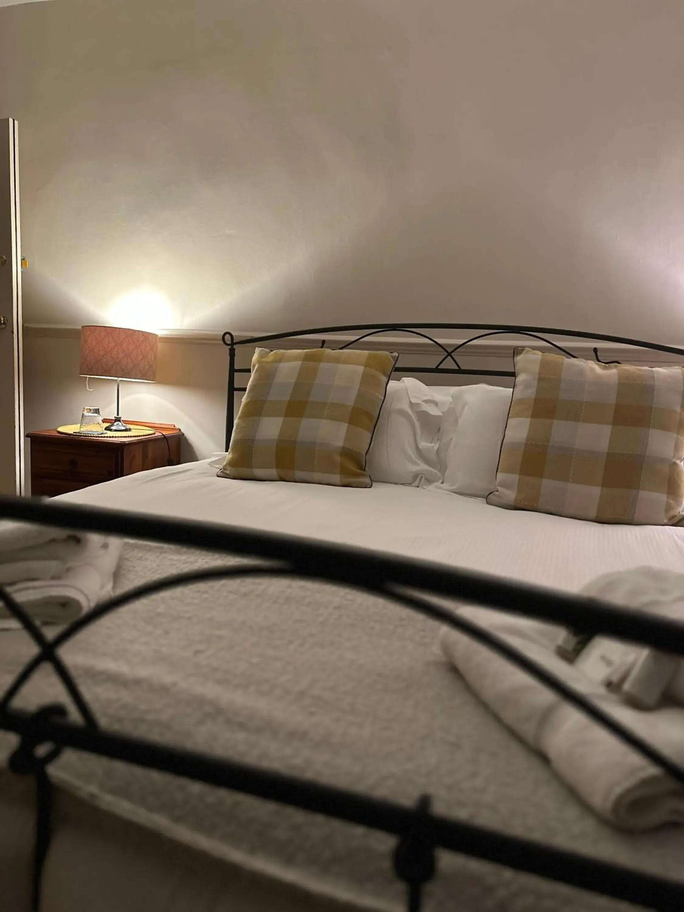 Bed in The Kings Arms Inn Bed in The Kings Arms Inn