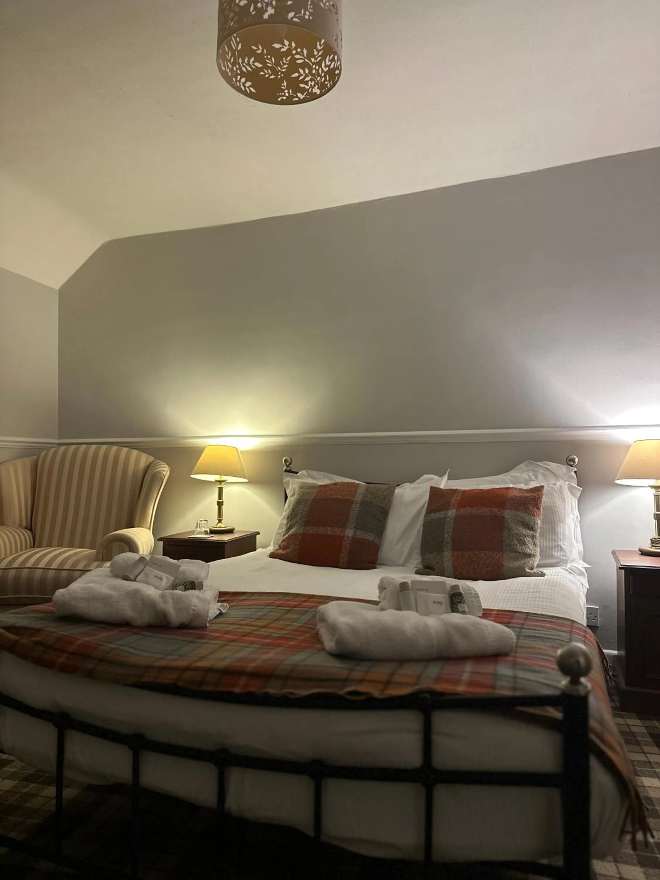 Bed in The Kings Arms Inn