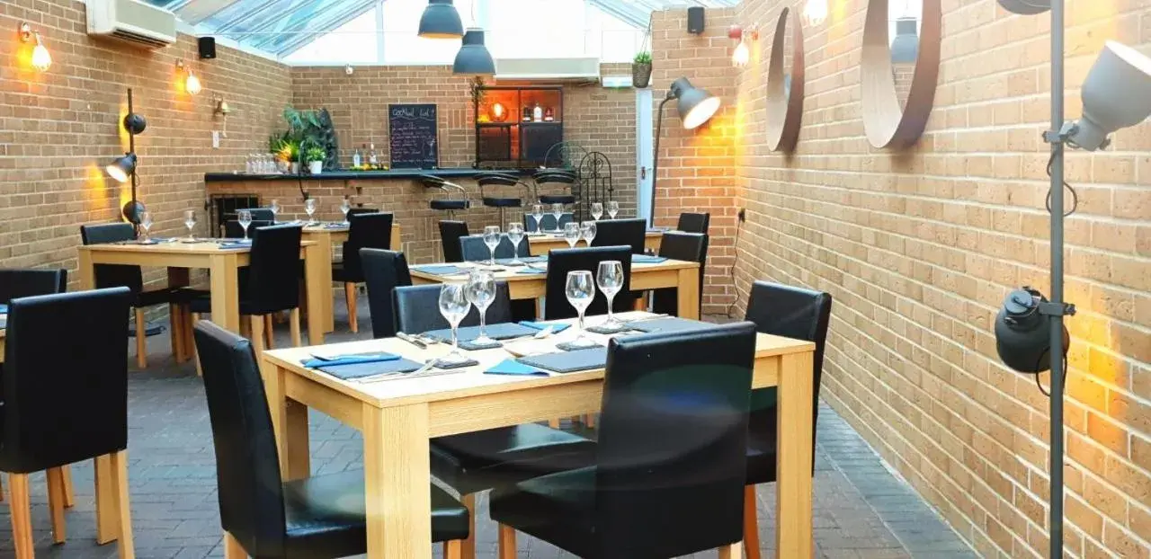 Dining area in The Eyre Court Dining area in The Eyre Court