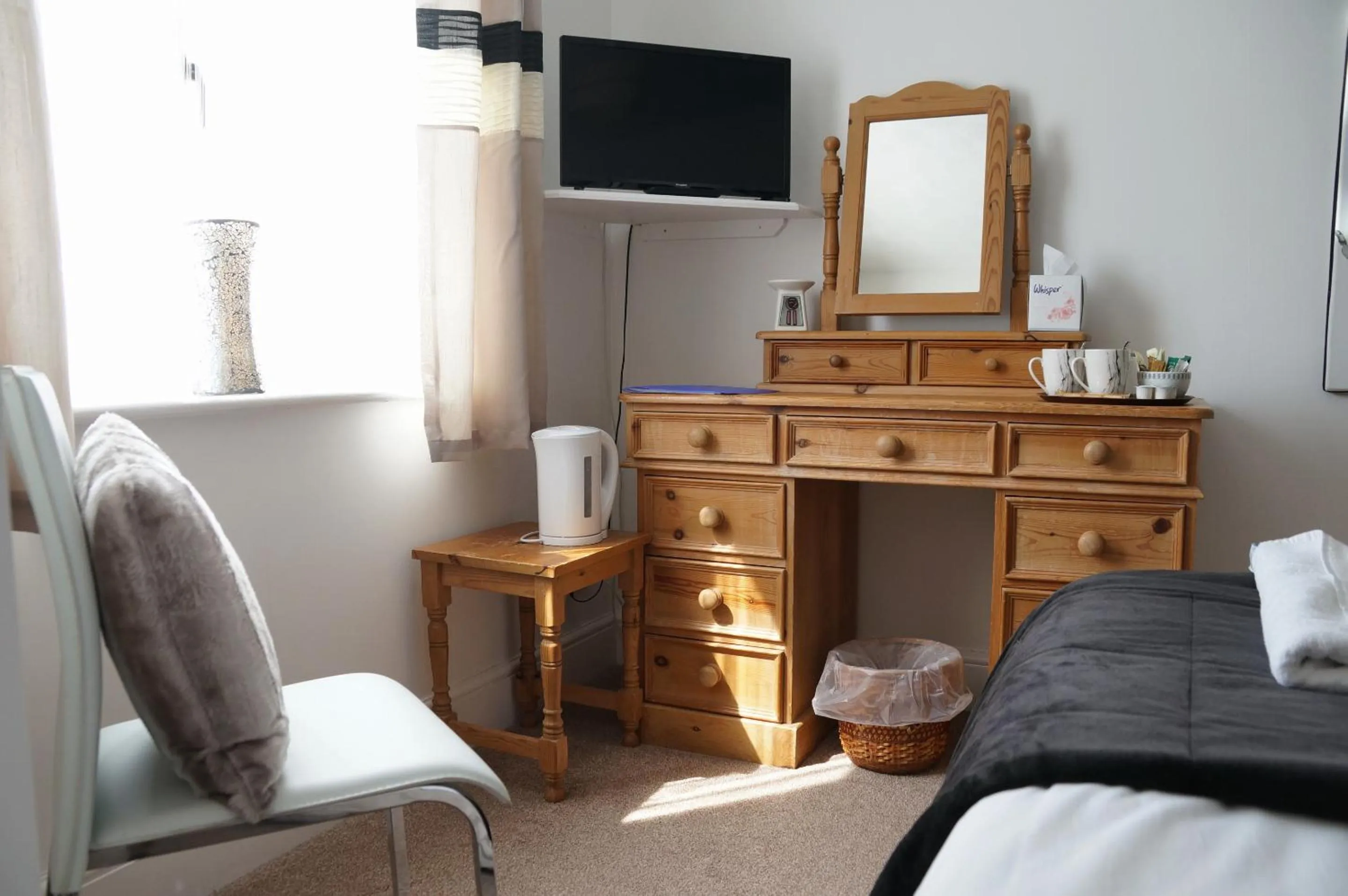 Bathroom, Bed in The Eyre Court