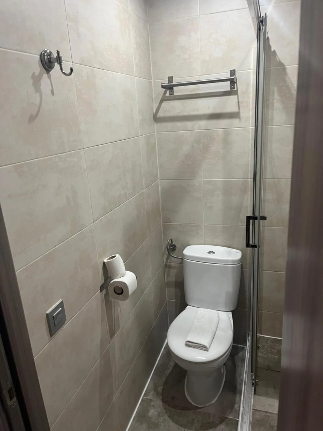 Toilet in Hostal Abril Madrid